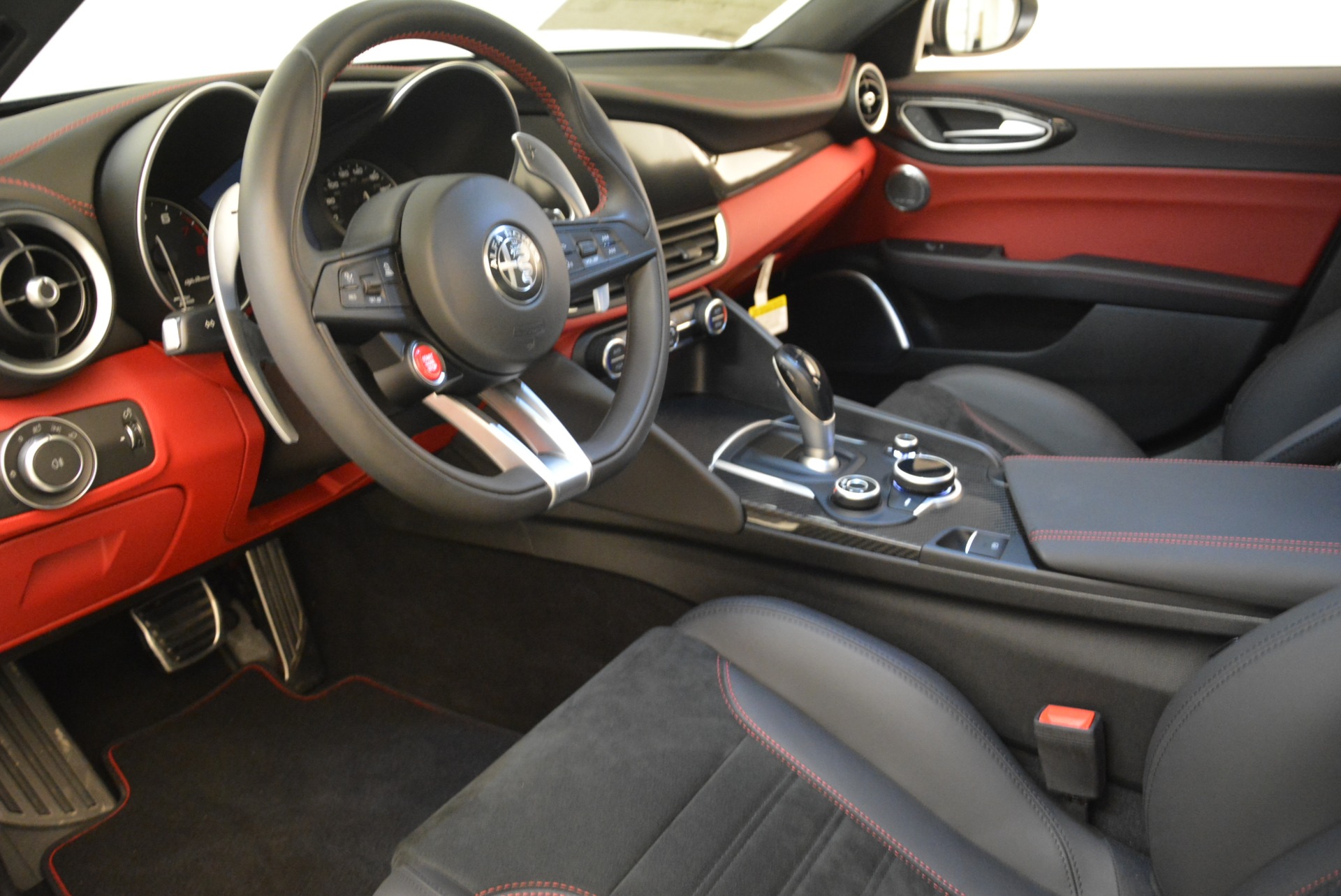 New-2018-Alfa-Romeo-Giulia-Quadrifoglio