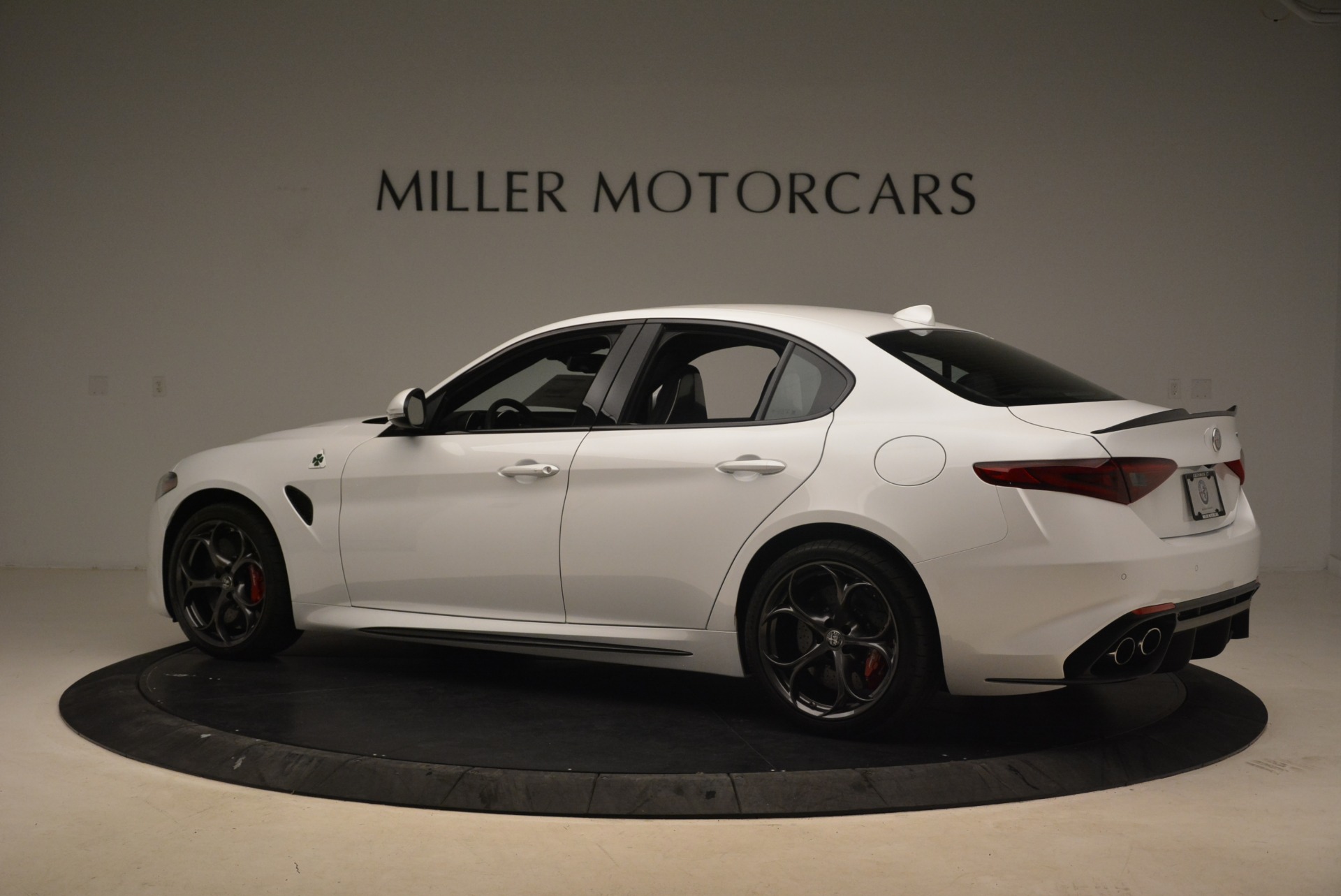 New-2018-Alfa-Romeo-Giulia-Quadrifoglio
