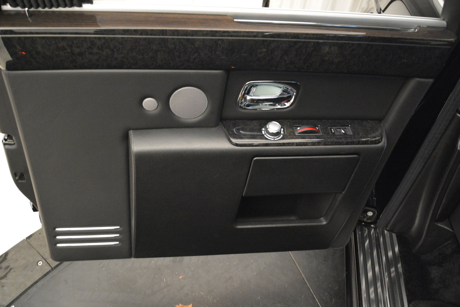 Used-2014-Rolls-Royce-Phantom-EWB