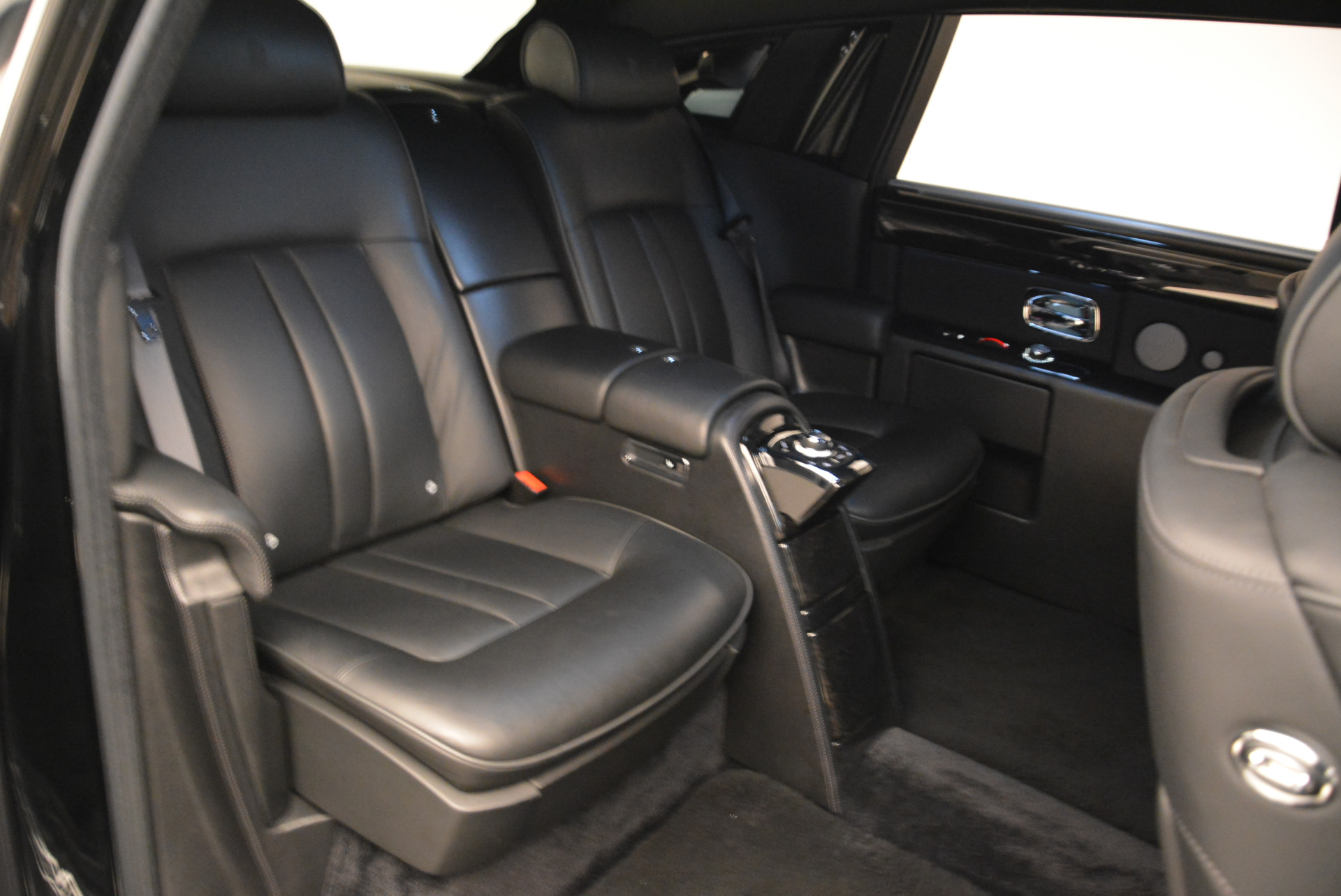 Used-2014-Rolls-Royce-Phantom-EWB