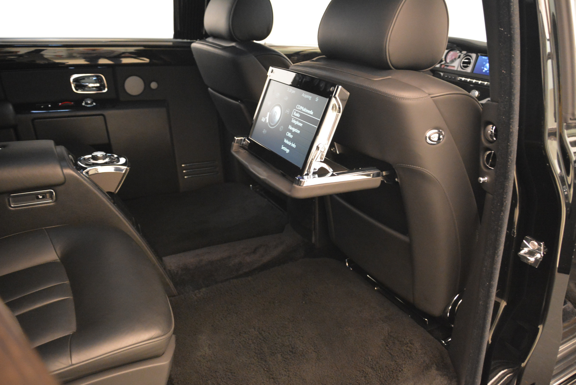 Used-2014-Rolls-Royce-Phantom-EWB