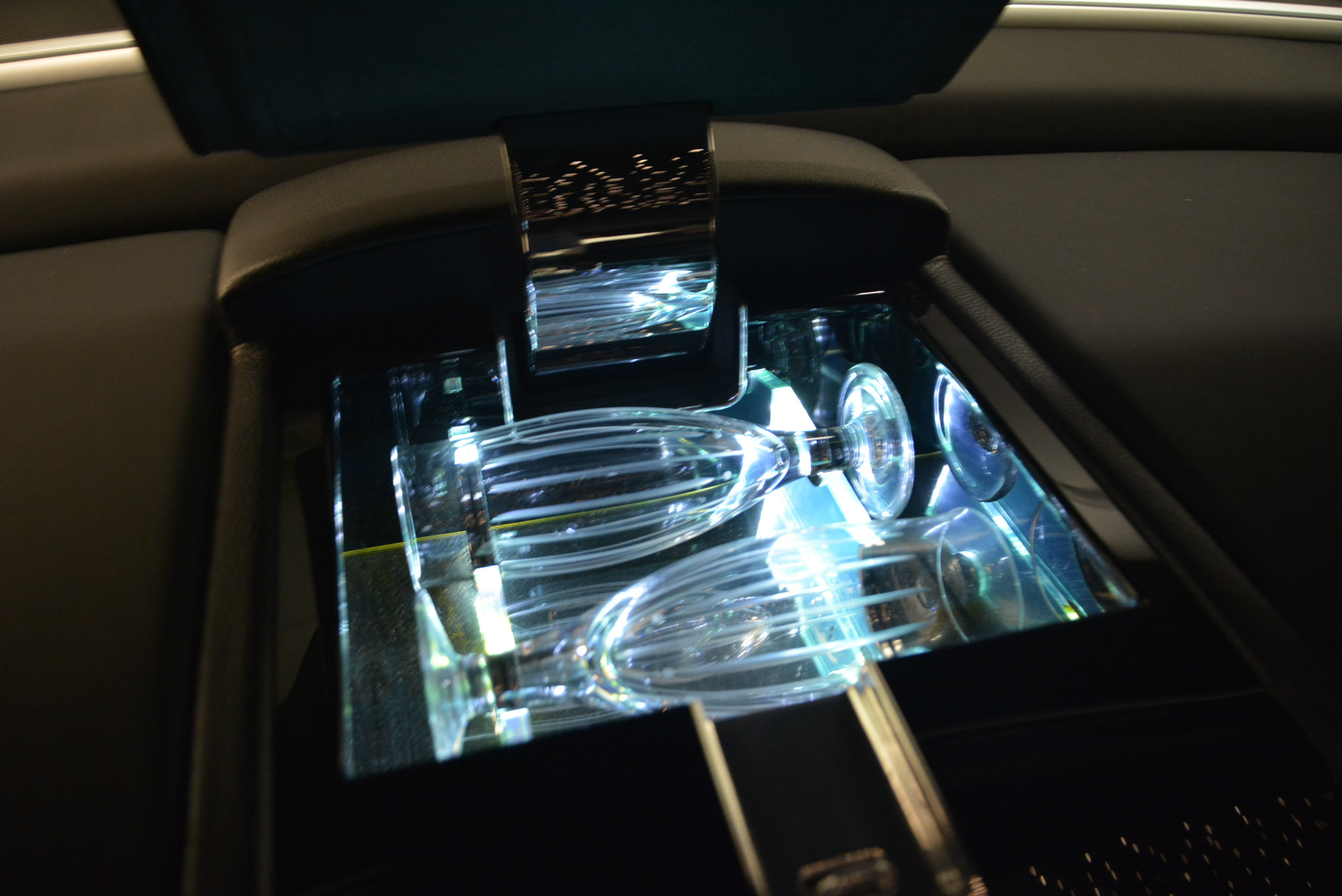 Used-2014-Rolls-Royce-Phantom-EWB