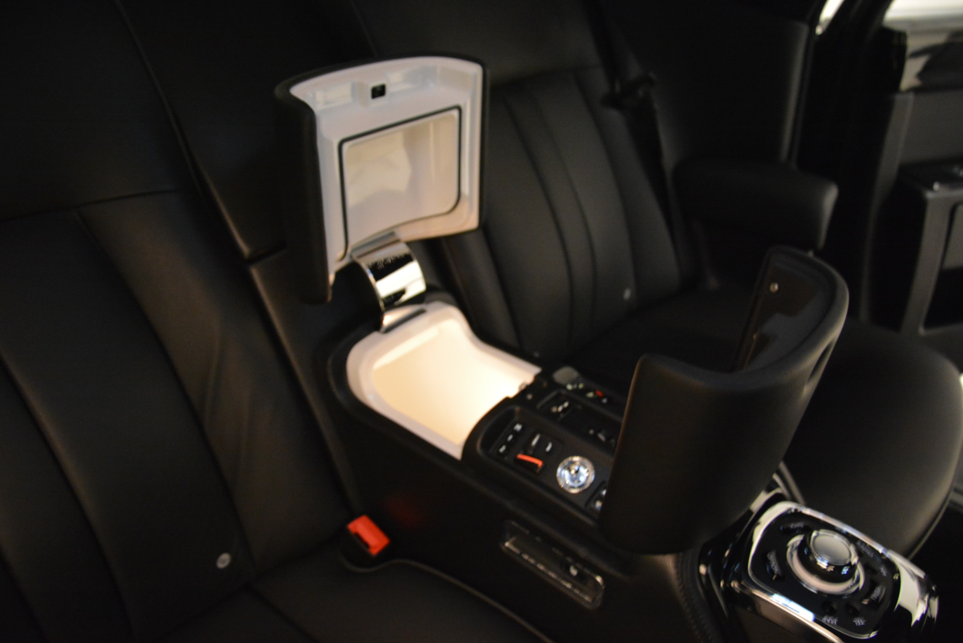 Used-2014-Rolls-Royce-Phantom-EWB