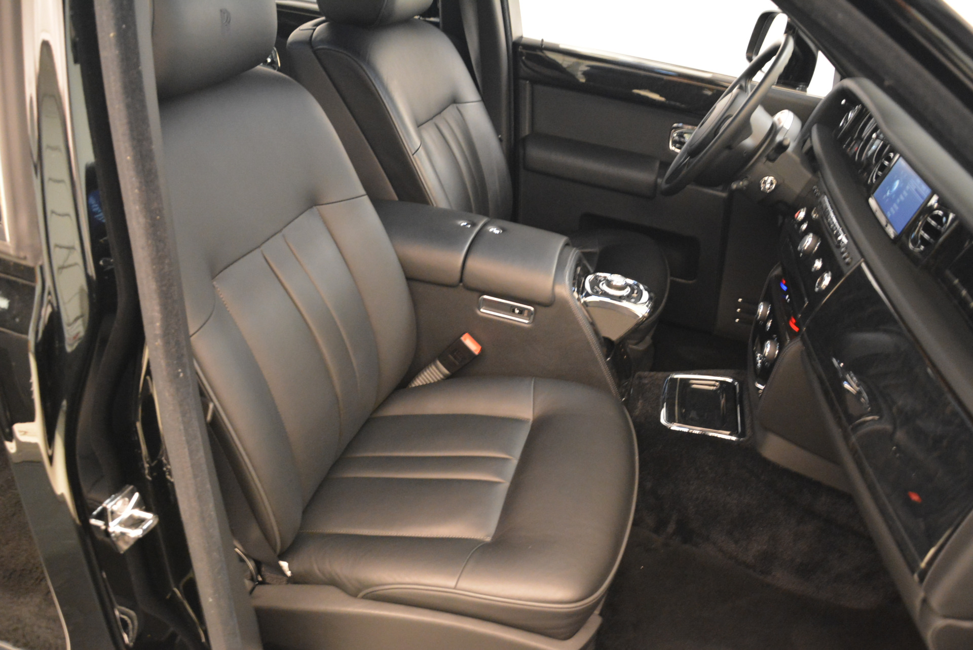 Used-2014-Rolls-Royce-Phantom-EWB