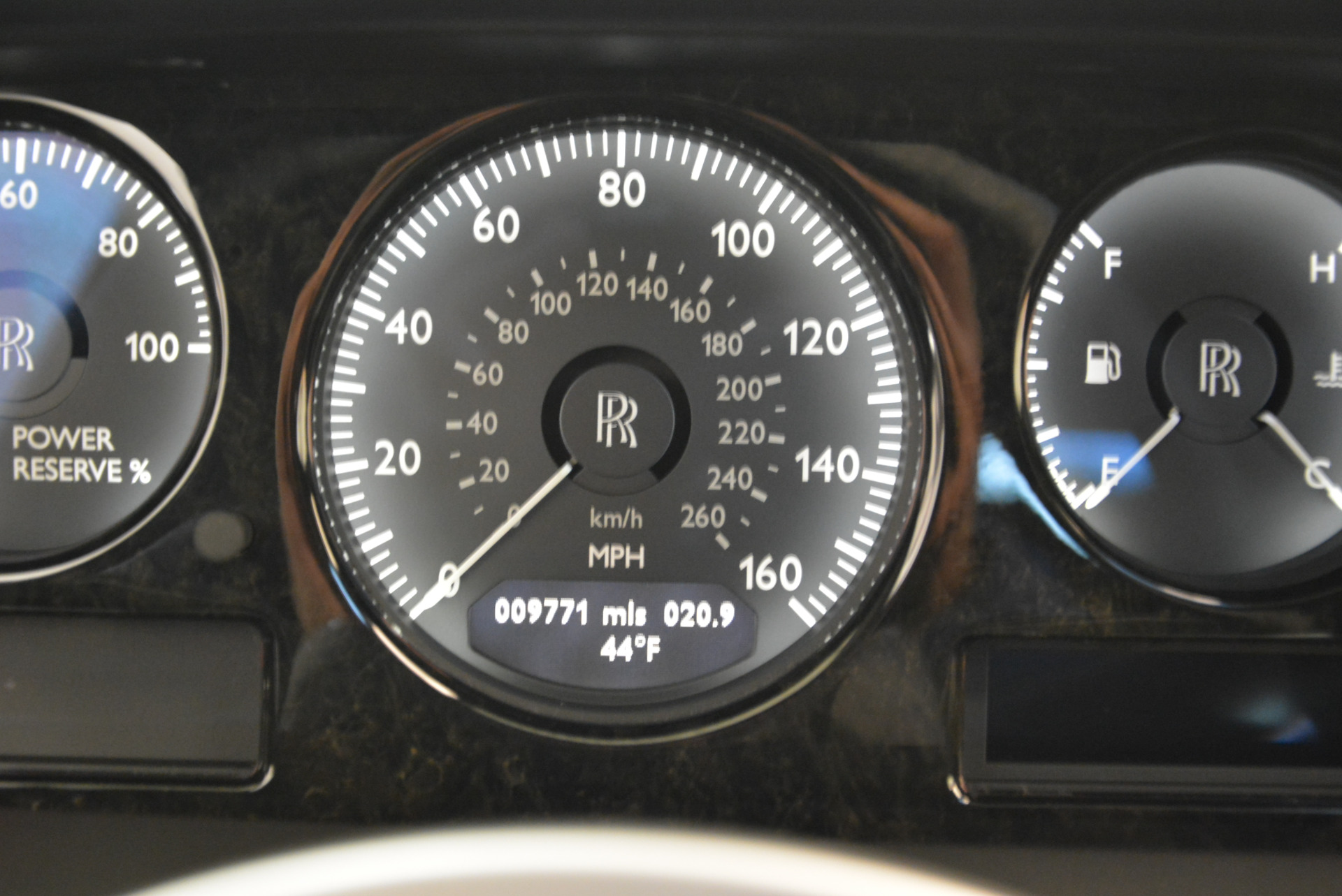 Used-2014-Rolls-Royce-Phantom-EWB