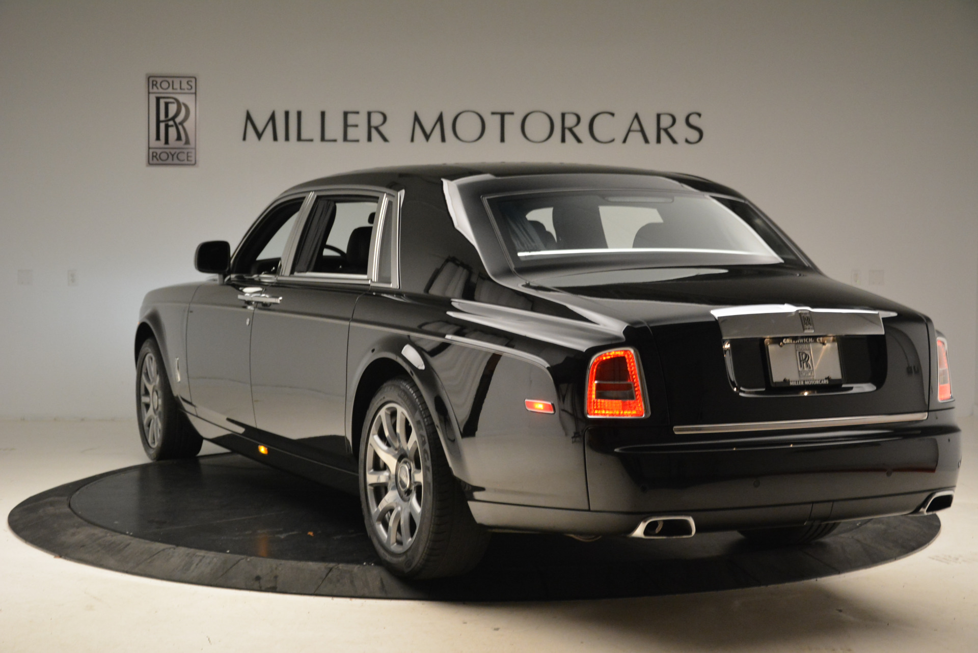 Used-2014-Rolls-Royce-Phantom-EWB