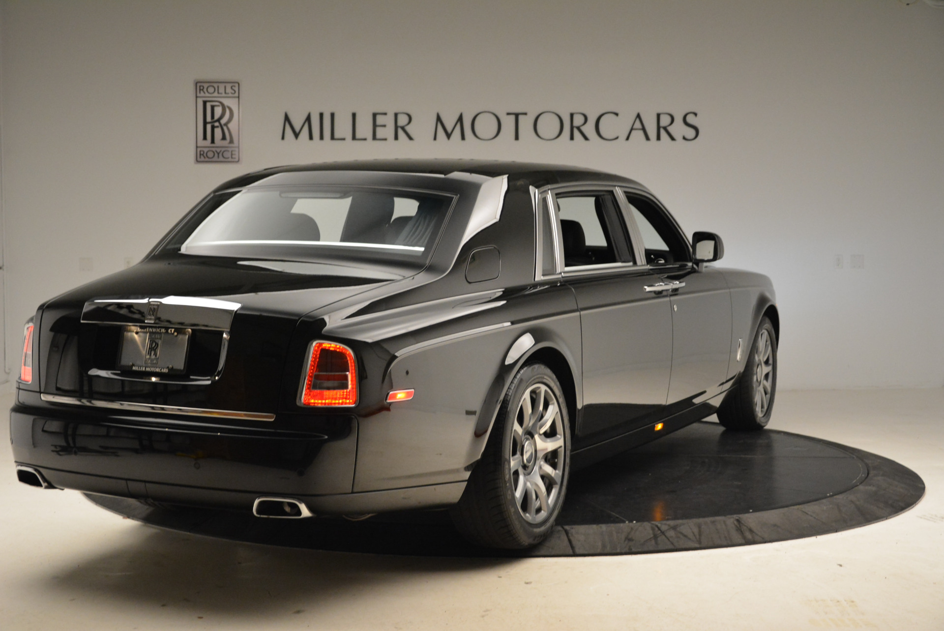 Used-2014-Rolls-Royce-Phantom-EWB