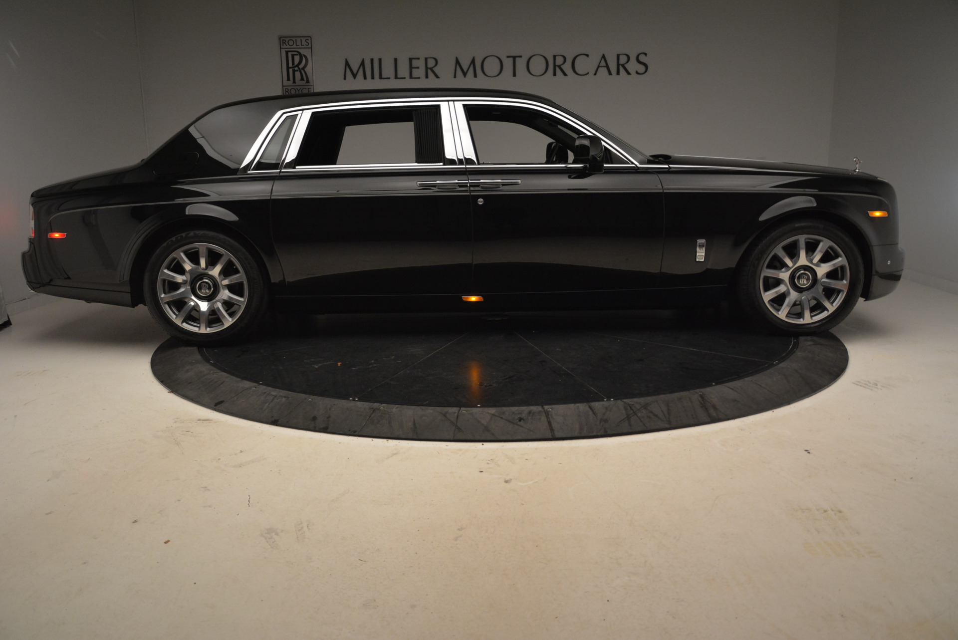 Used-2014-Rolls-Royce-Phantom-EWB