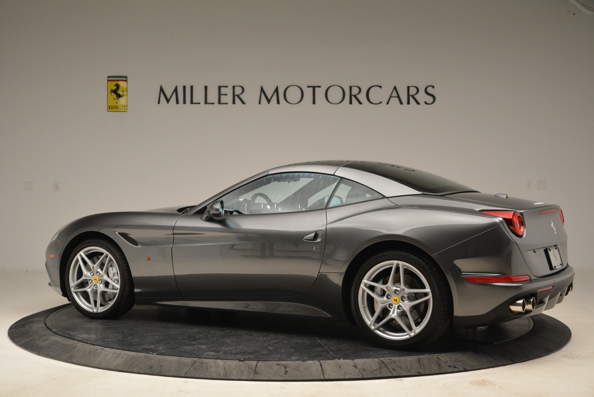 Used-2016-Ferrari-California-T