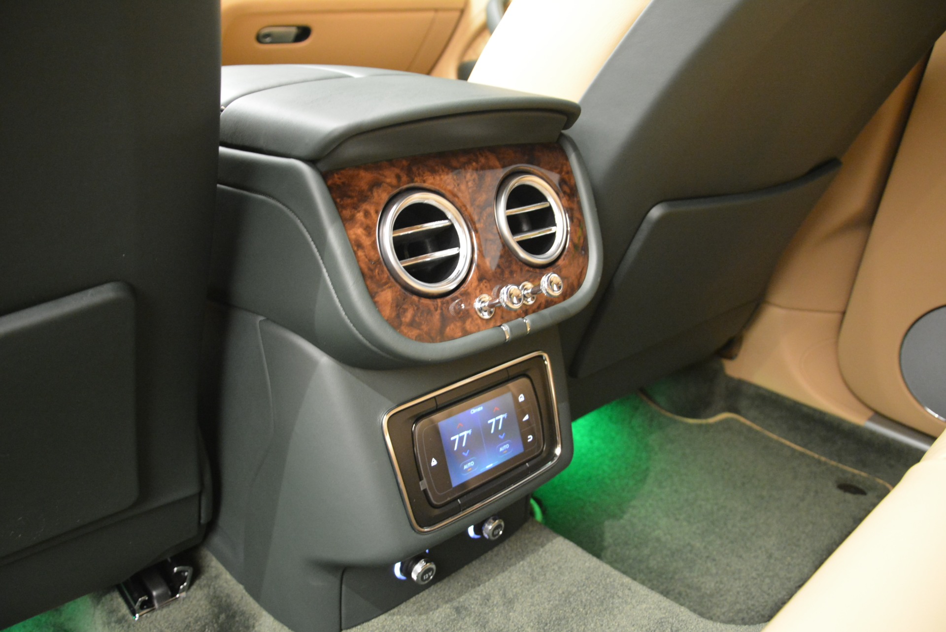 New-2018-Bentley-Bentayga-Signature