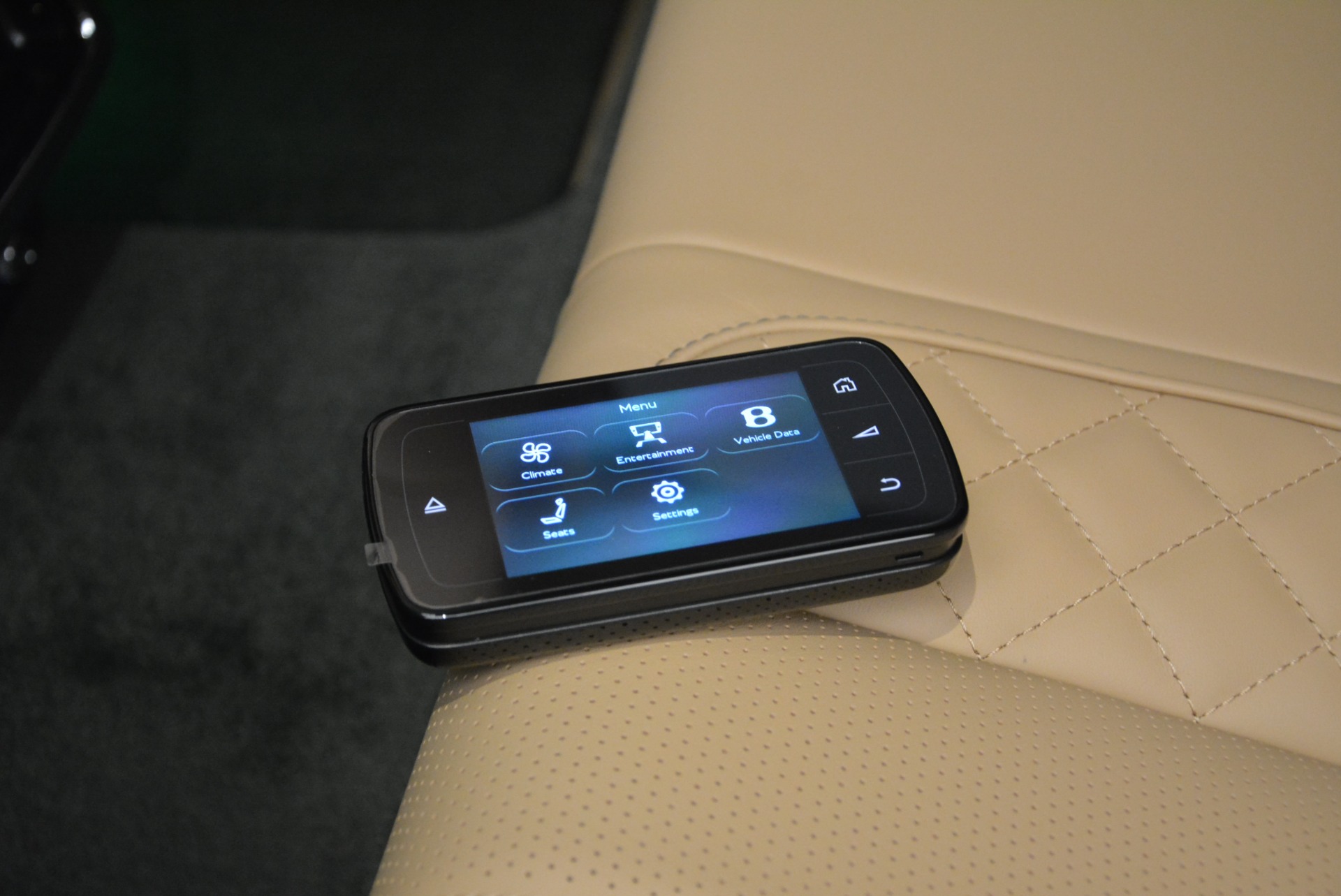 New-2018-Bentley-Bentayga-Signature