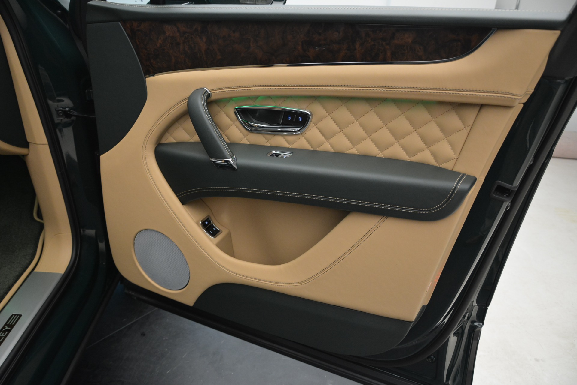 New-2018-Bentley-Bentayga-Signature