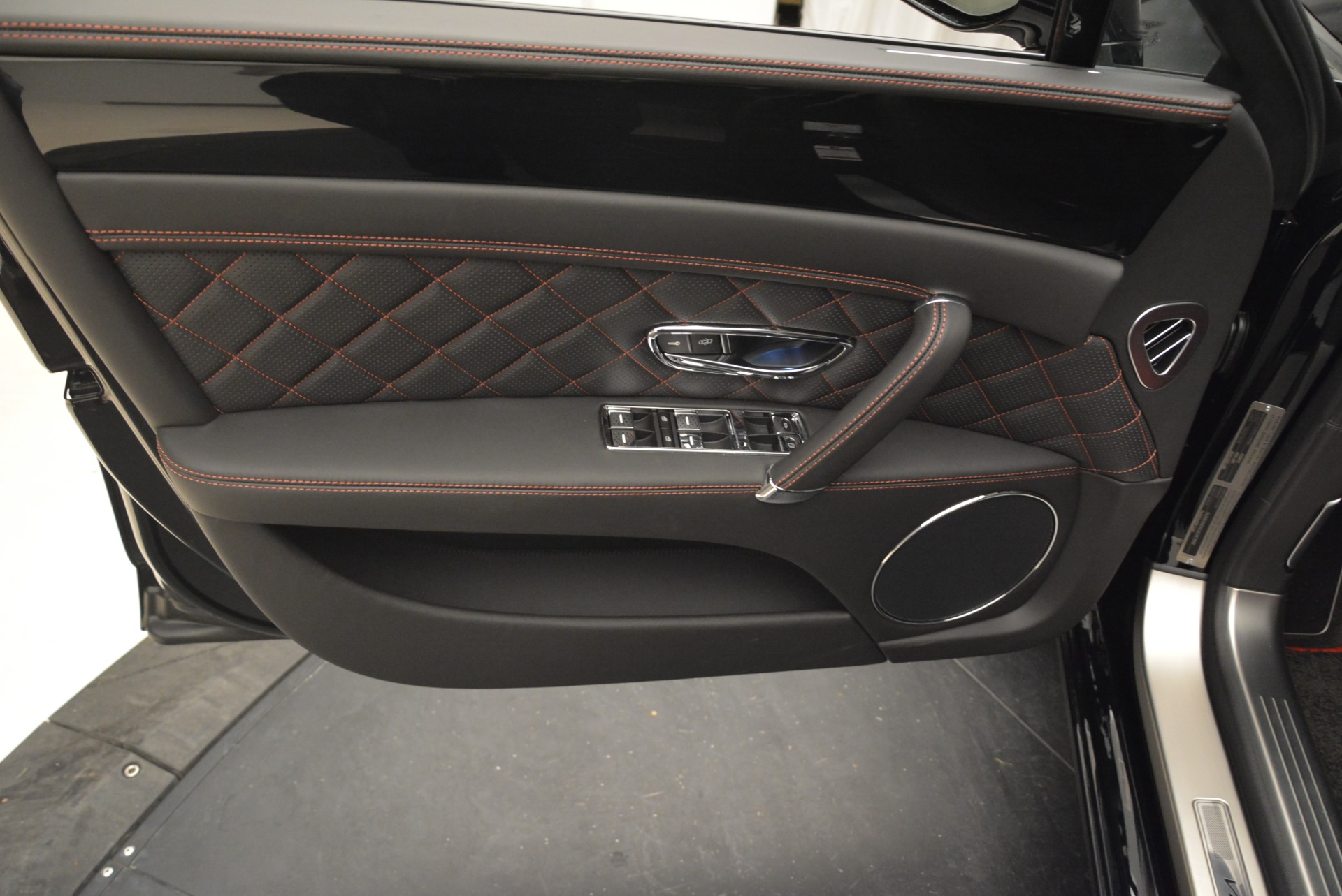 New-2018-Bentley-Flying-Spur-V8-S-Black-Edition