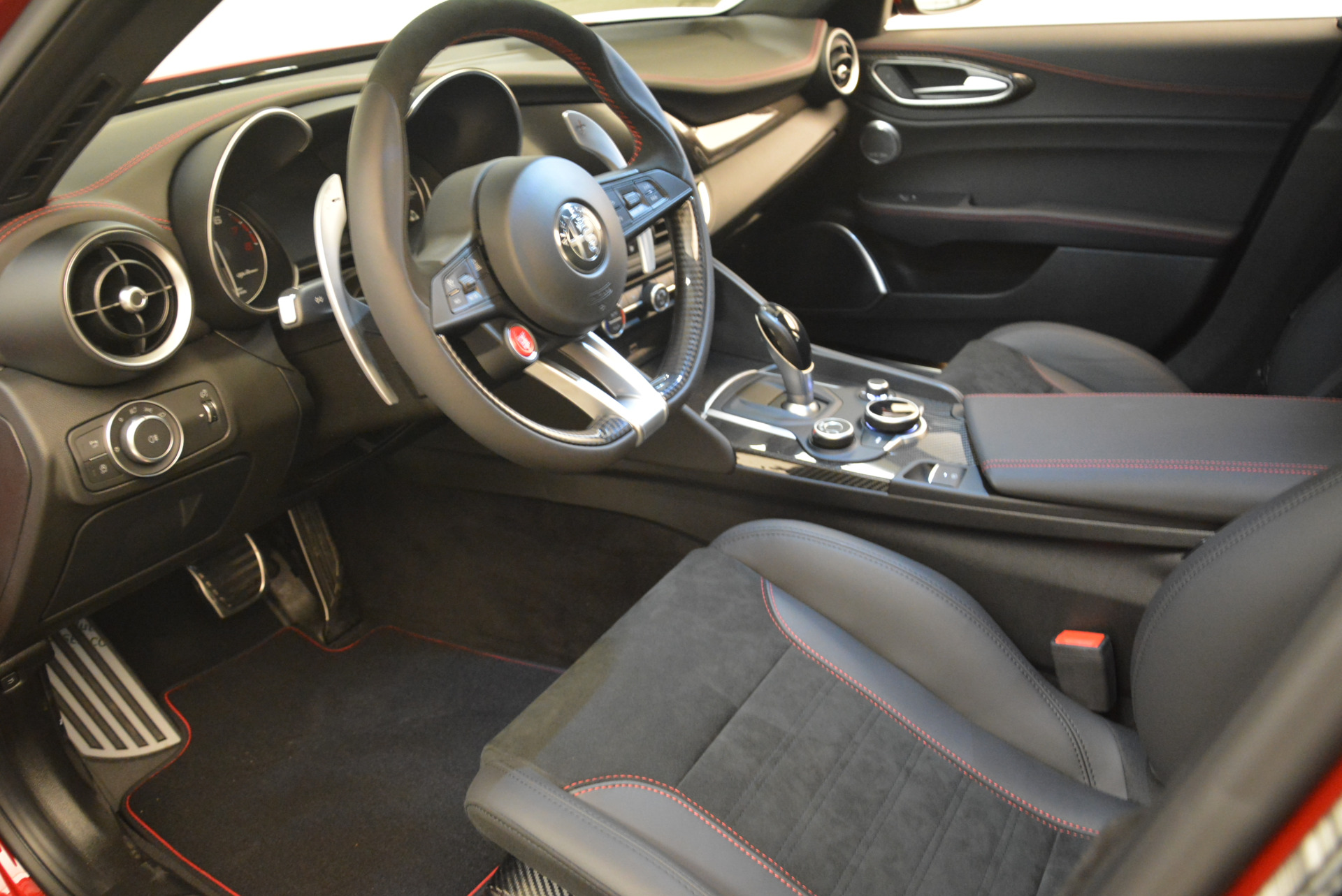 New-2018-Alfa-Romeo-Giulia-Quadrifoglio