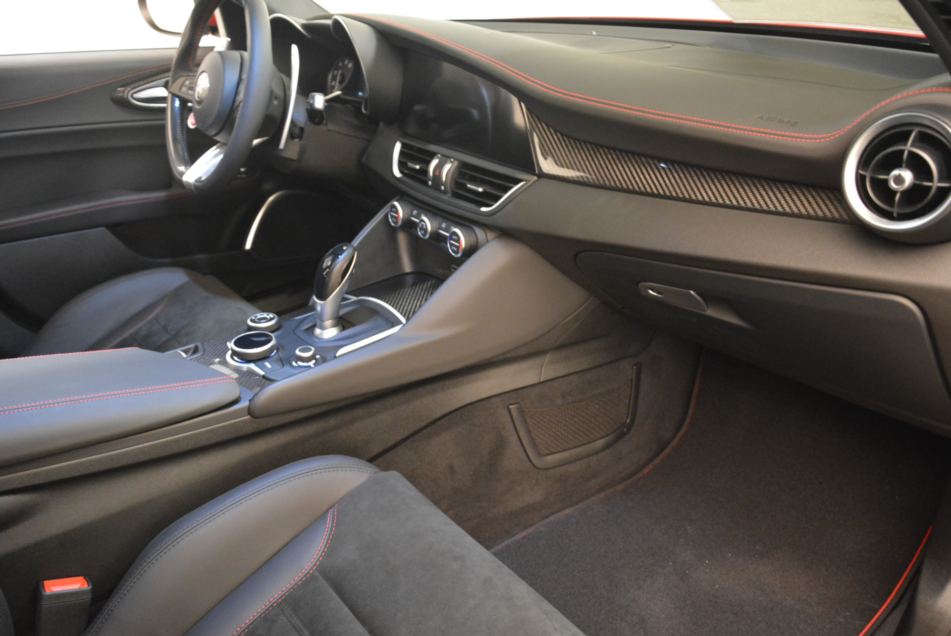 New-2018-Alfa-Romeo-Giulia-Quadrifoglio