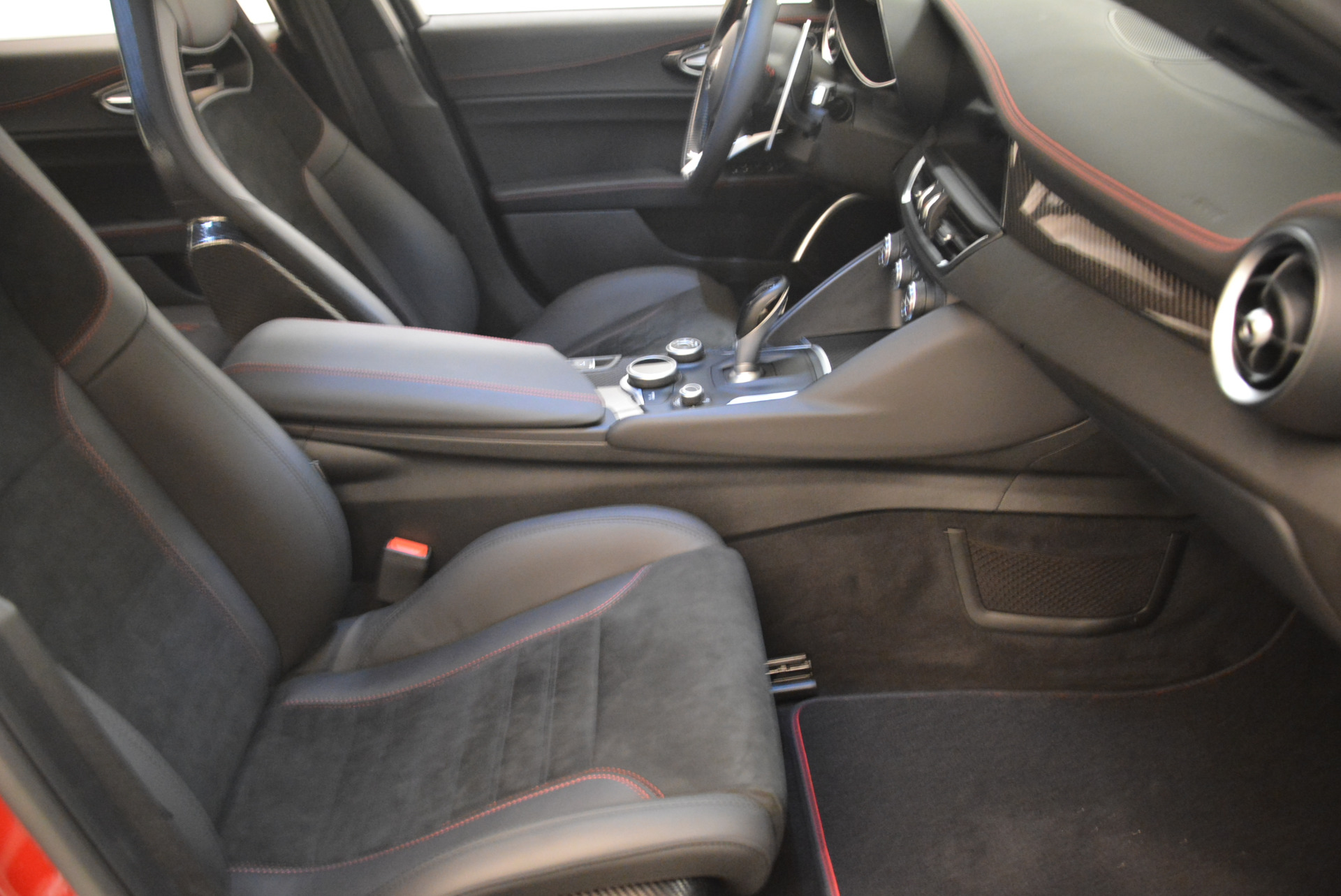 New-2018-Alfa-Romeo-Giulia-Quadrifoglio