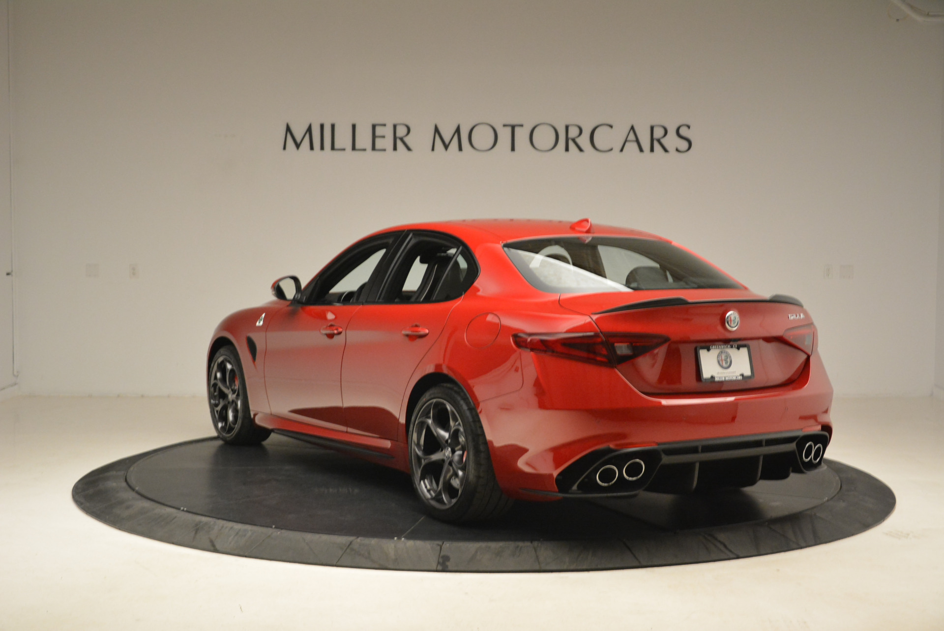 New-2018-Alfa-Romeo-Giulia-Quadrifoglio