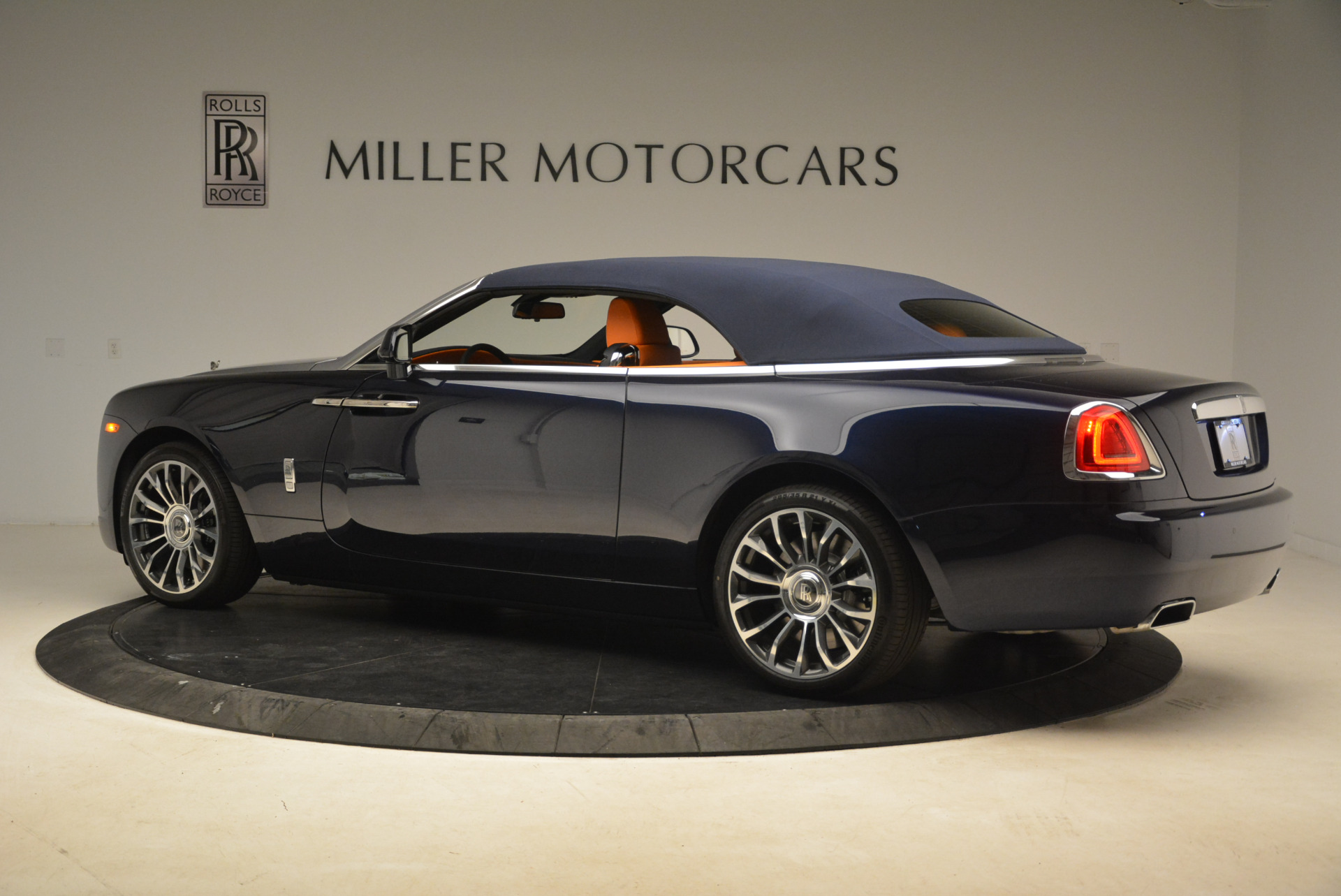 New-2018-Rolls-Royce-Dawn