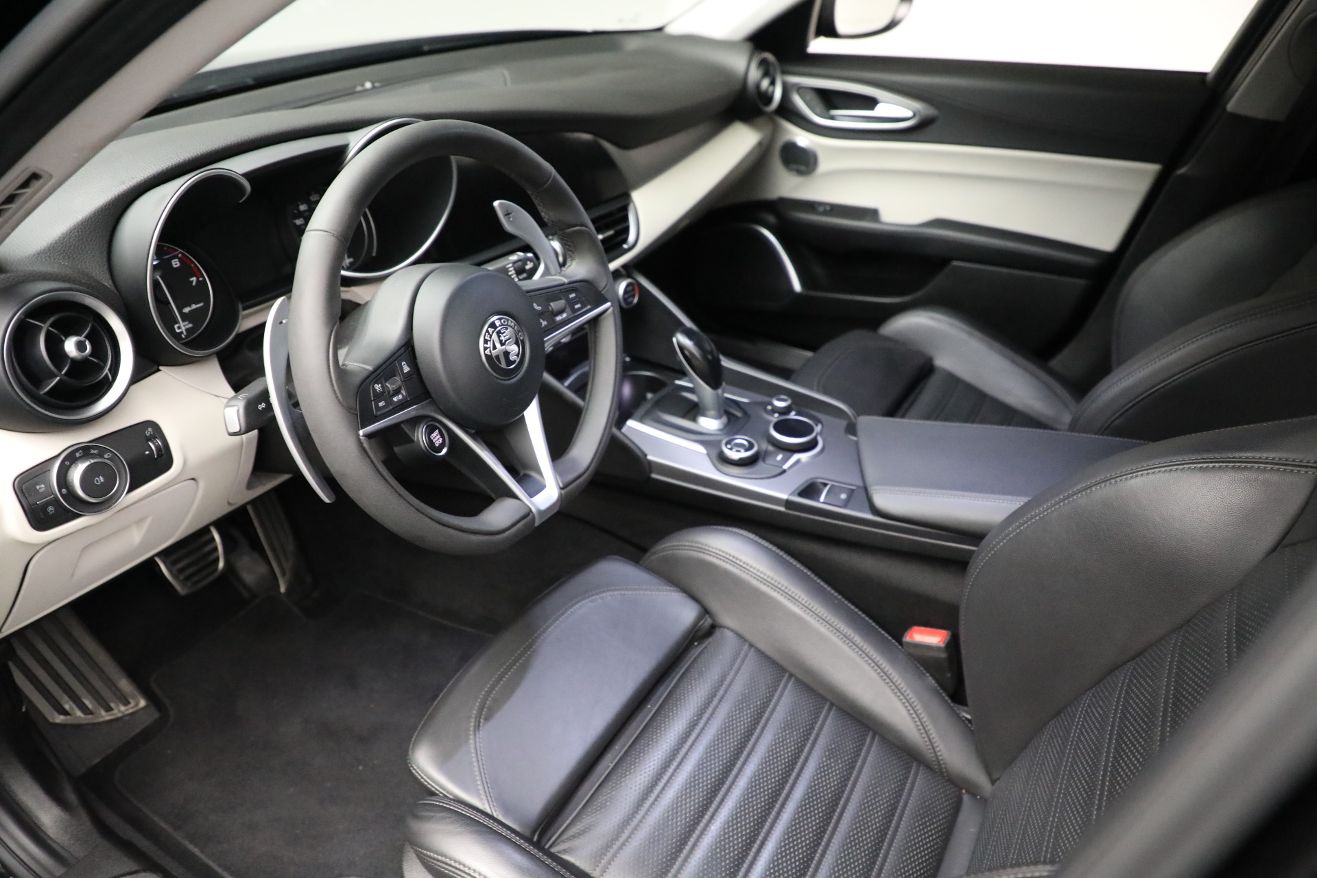 Used-2018-Alfa-Romeo-Giulia-Ti-Sport-Q4