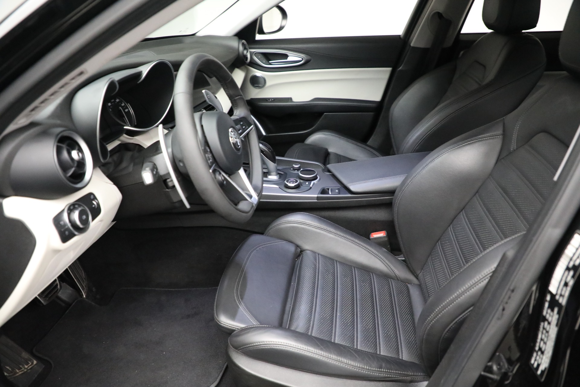 Used-2018-Alfa-Romeo-Giulia-Ti-Sport-Q4