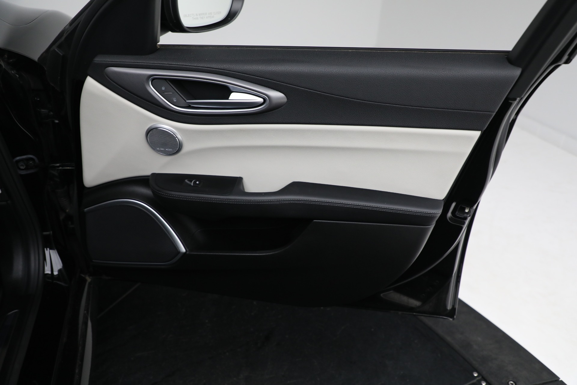 Used-2018-Alfa-Romeo-Giulia-Ti-Sport-Q4