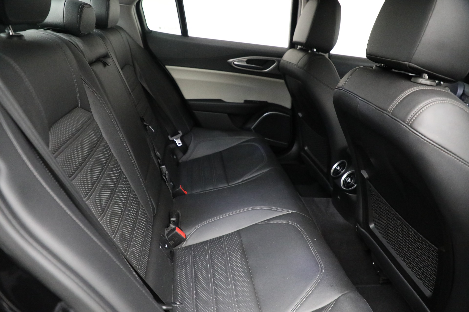 Used-2018-Alfa-Romeo-Giulia-Ti-Sport-Q4