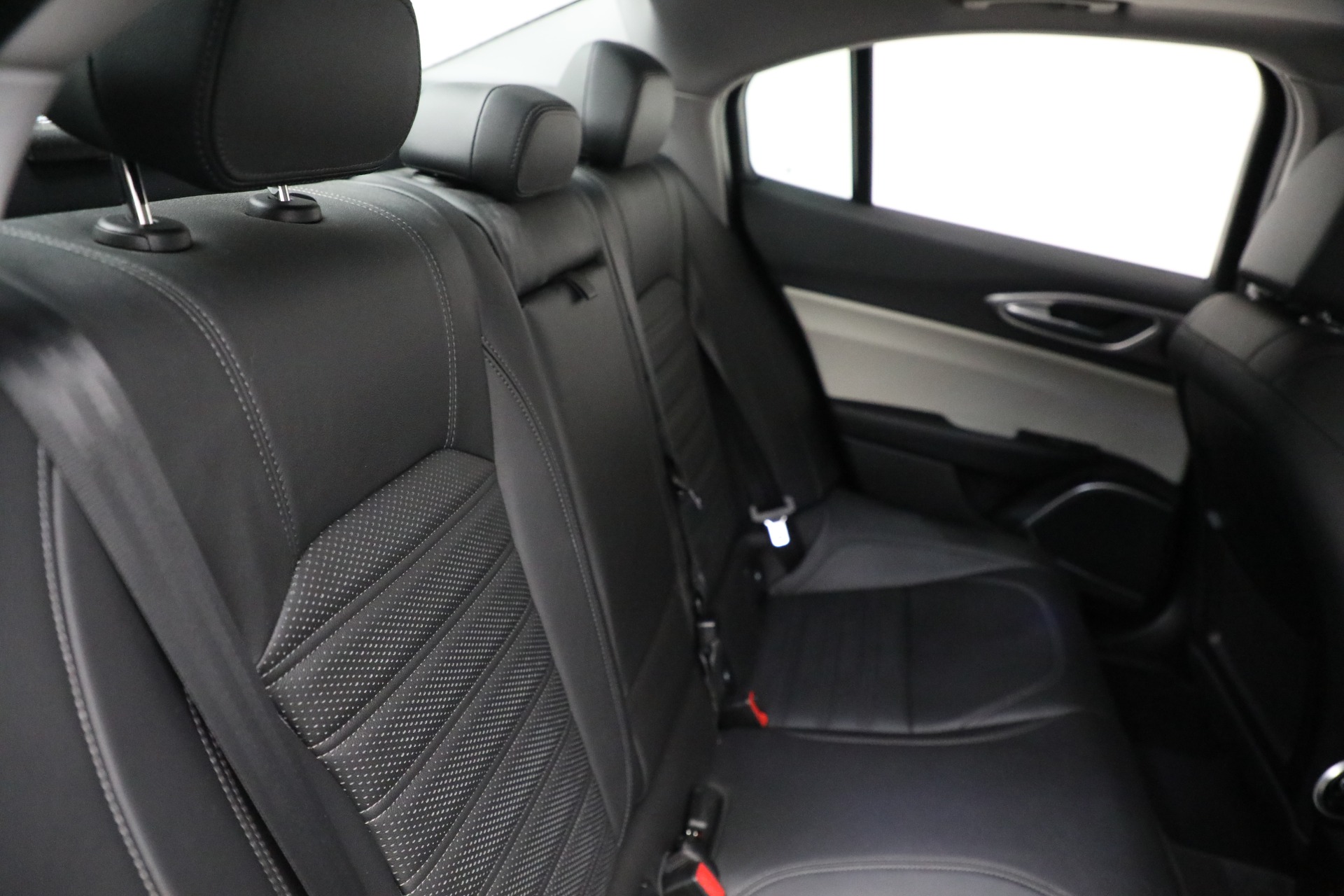 Used-2018-Alfa-Romeo-Giulia-Ti-Sport-Q4