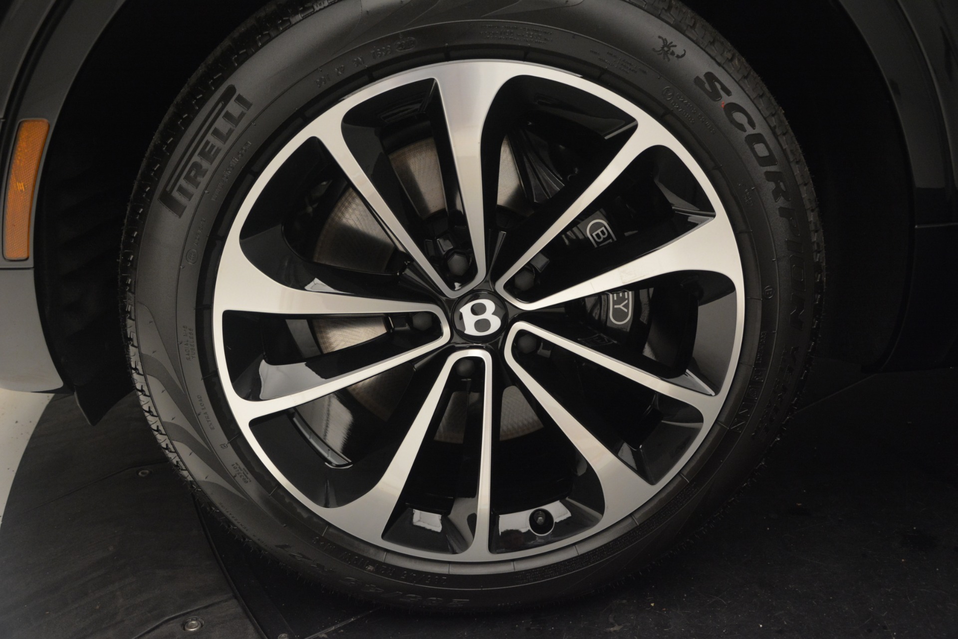 New-2019-Bentley-Bentayga-V8