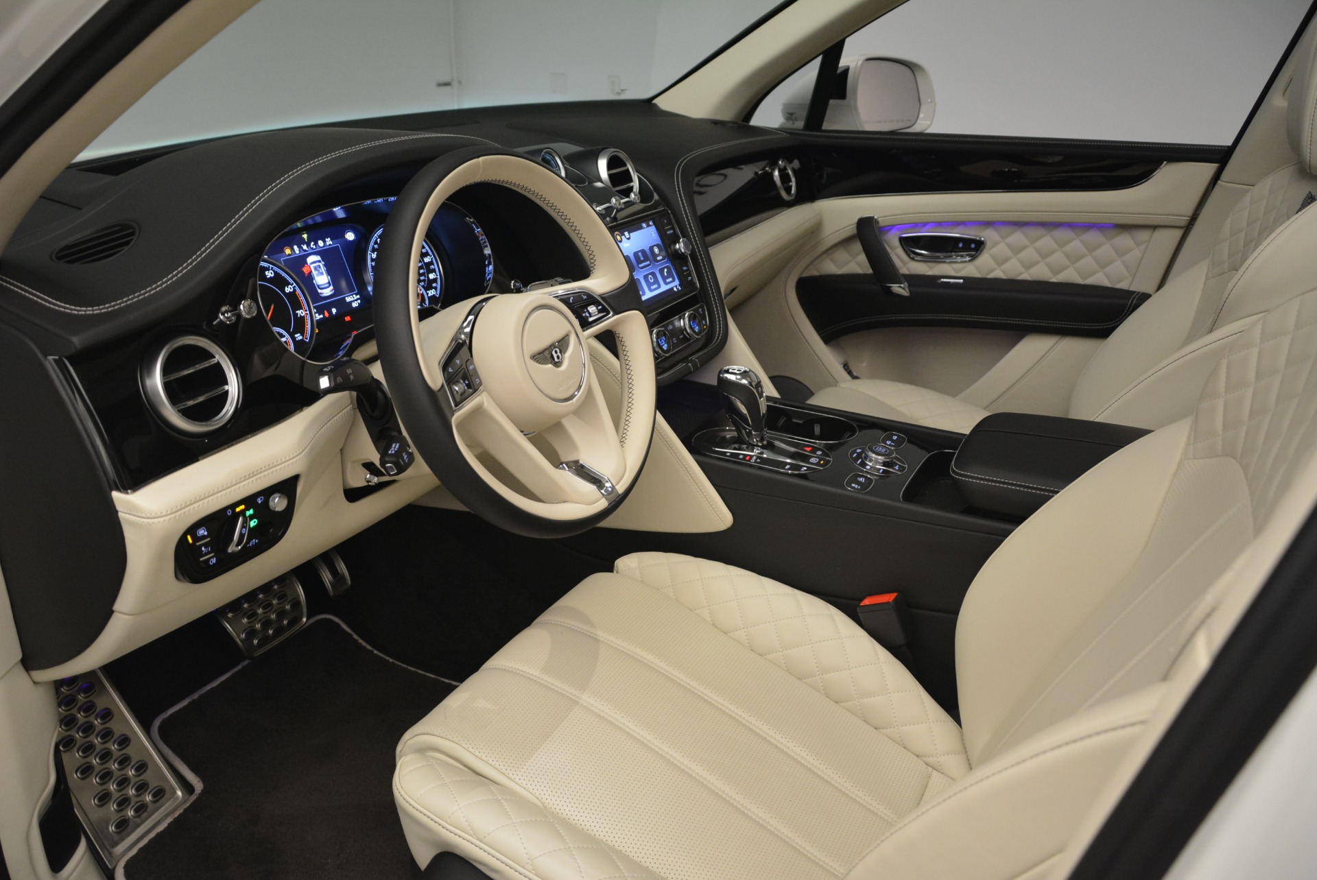 Used-2018-Bentley-Bentayga-Signature