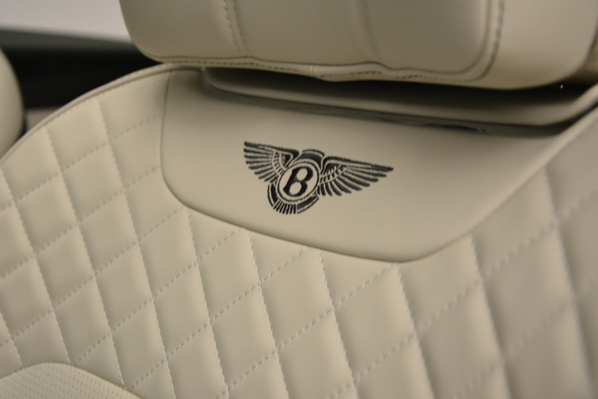 Used-2018-Bentley-Bentayga-Signature
