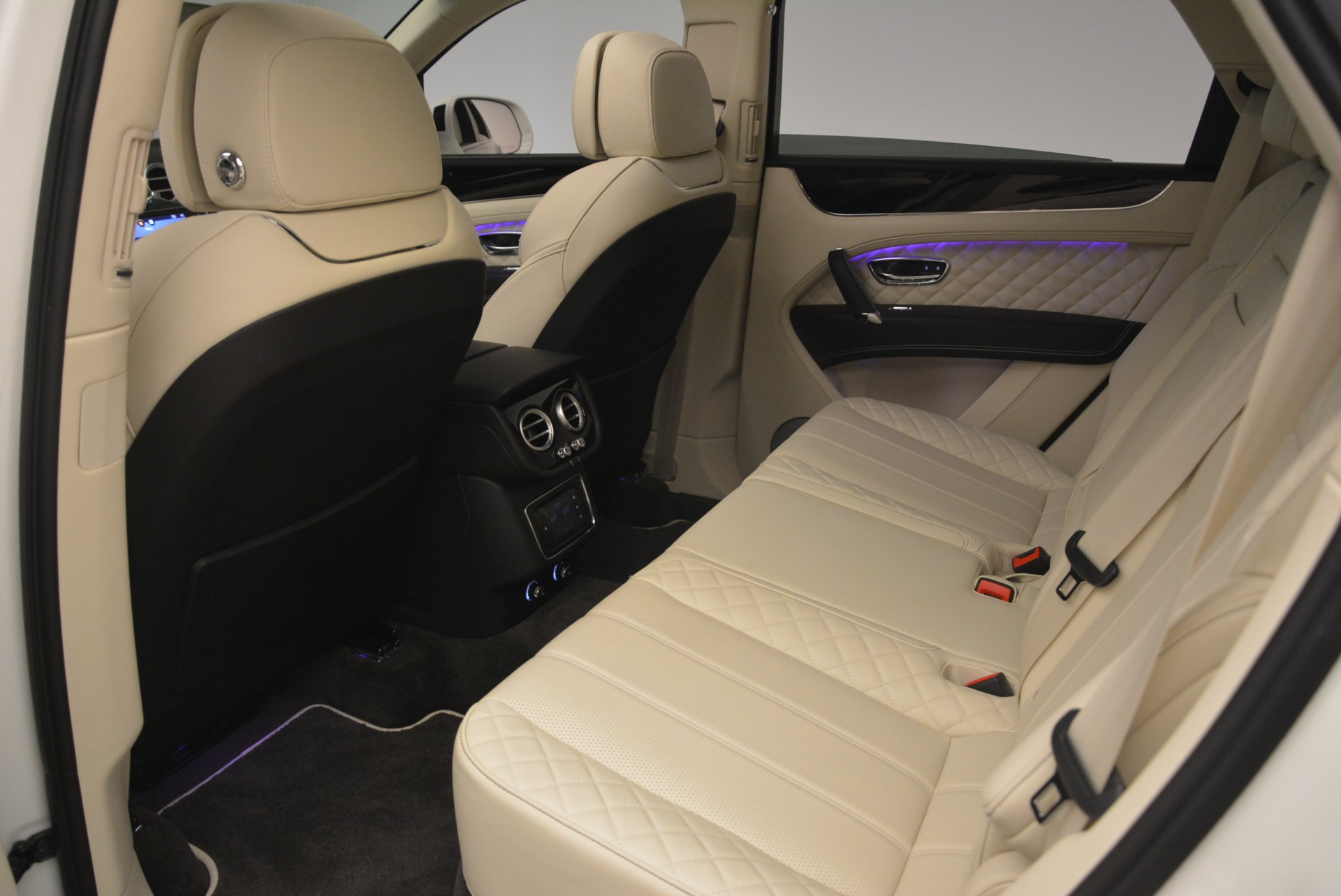 Used-2018-Bentley-Bentayga-Signature