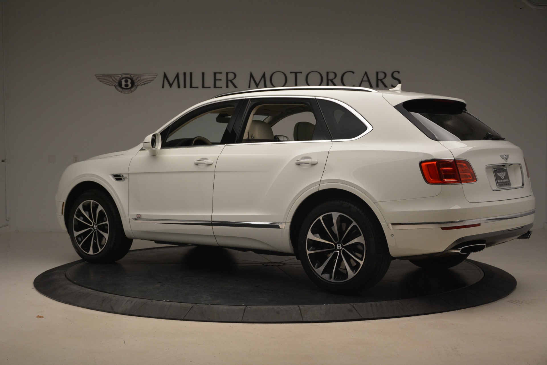 Used-2018-Bentley-Bentayga-Signature