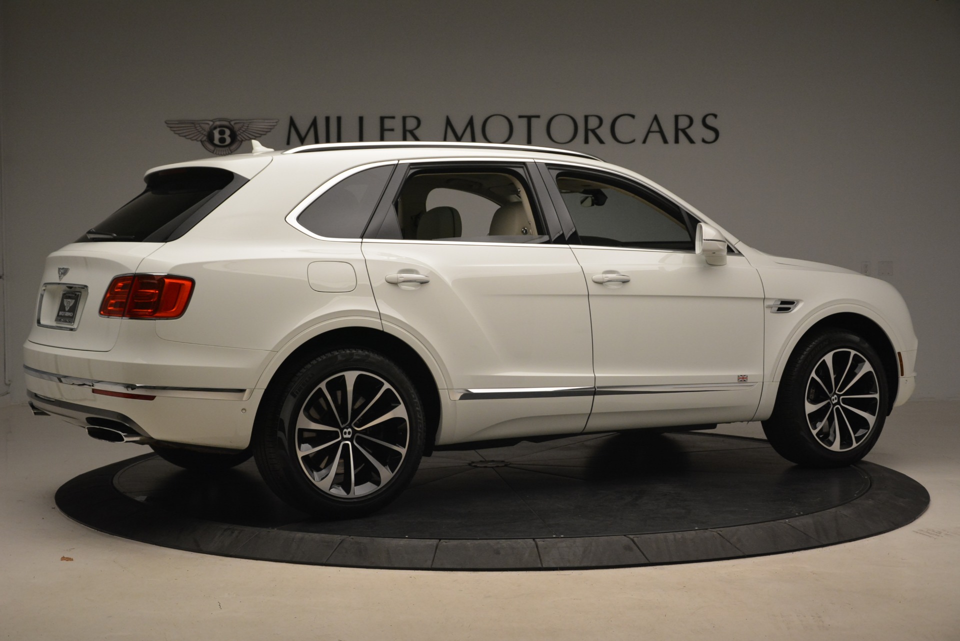 Used-2018-Bentley-Bentayga-Signature