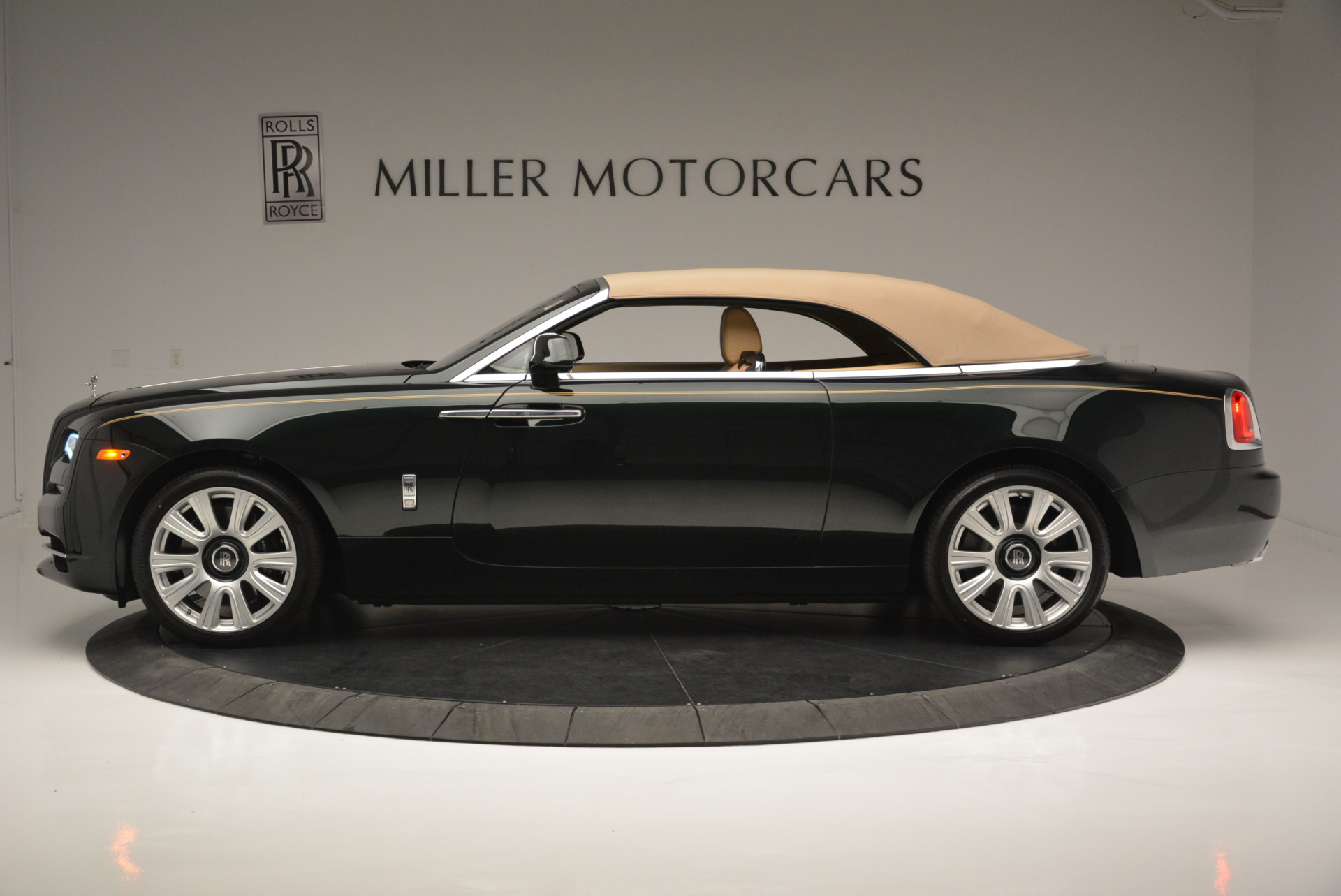 Used-2018-Rolls-Royce-Dawn