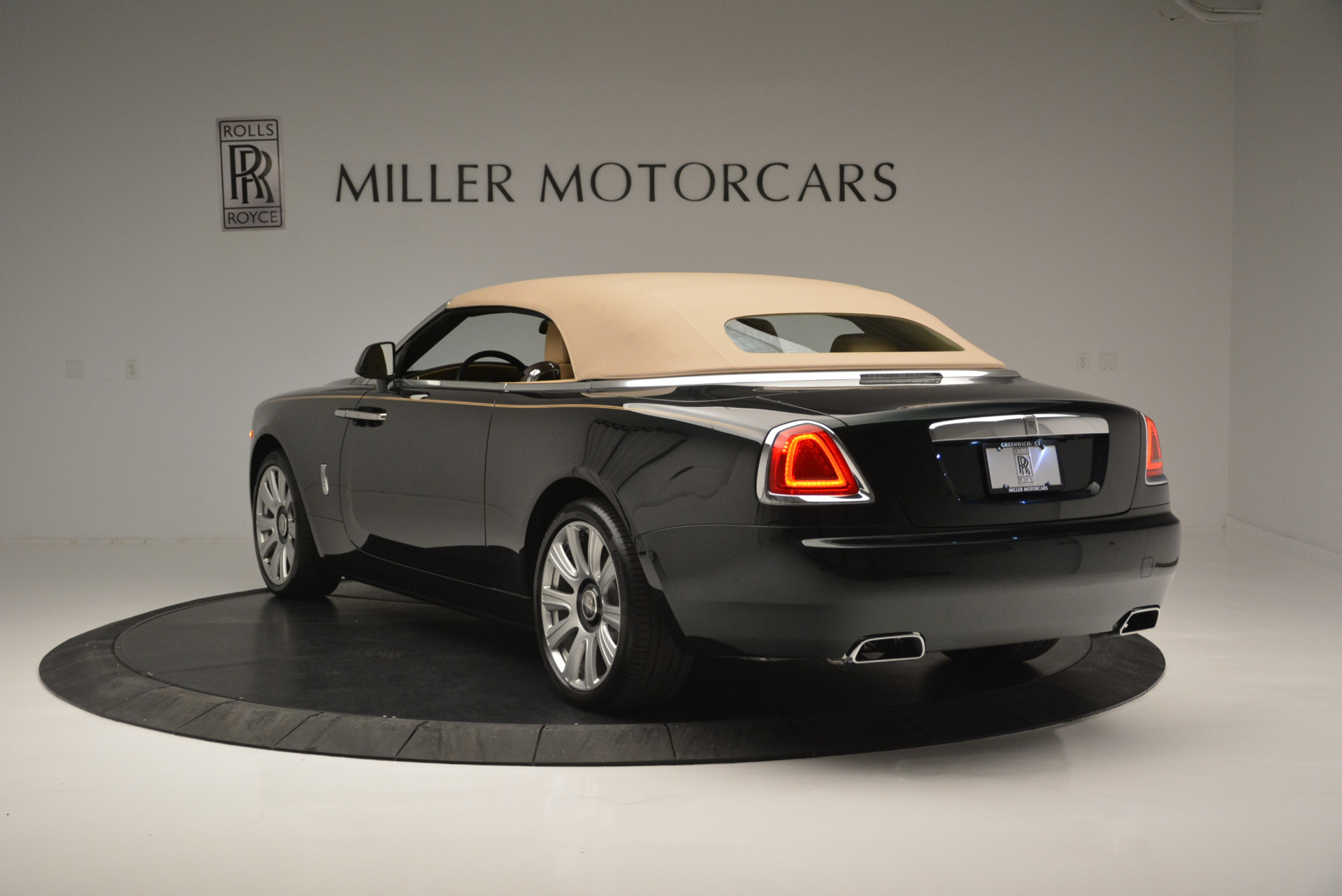 Used-2018-Rolls-Royce-Dawn