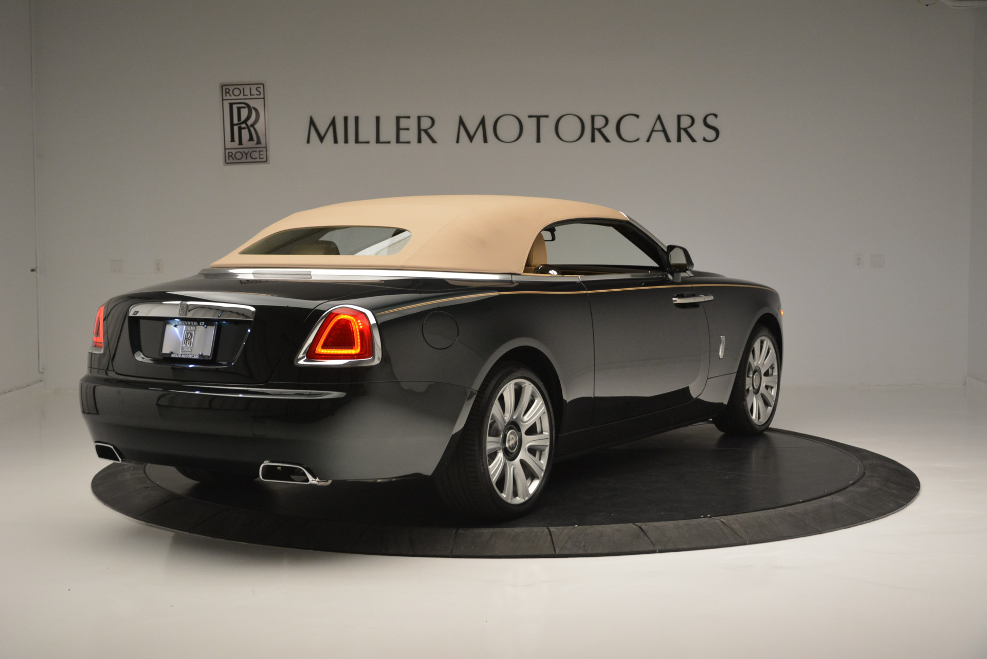 Used-2018-Rolls-Royce-Dawn