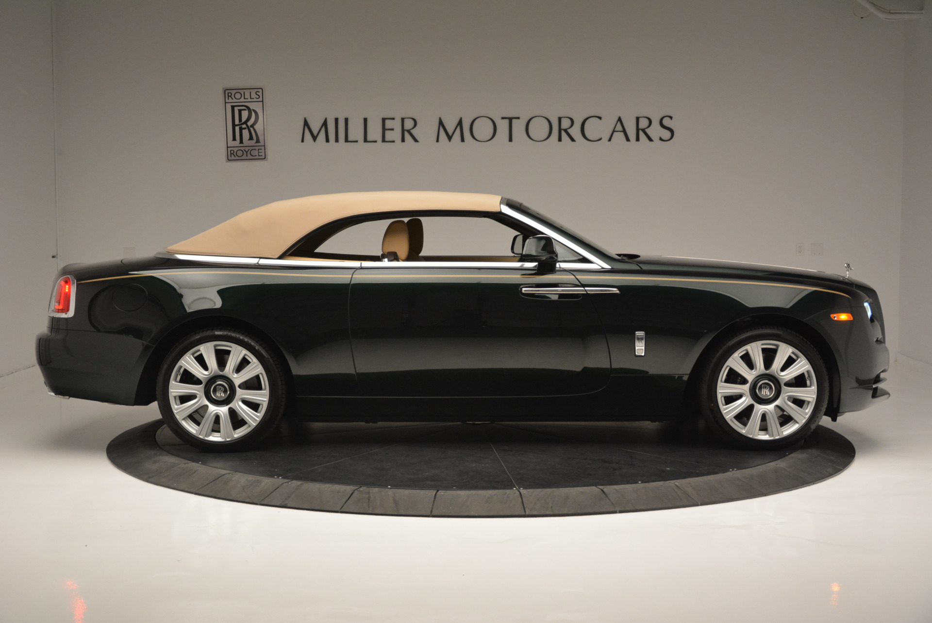 Used-2018-Rolls-Royce-Dawn