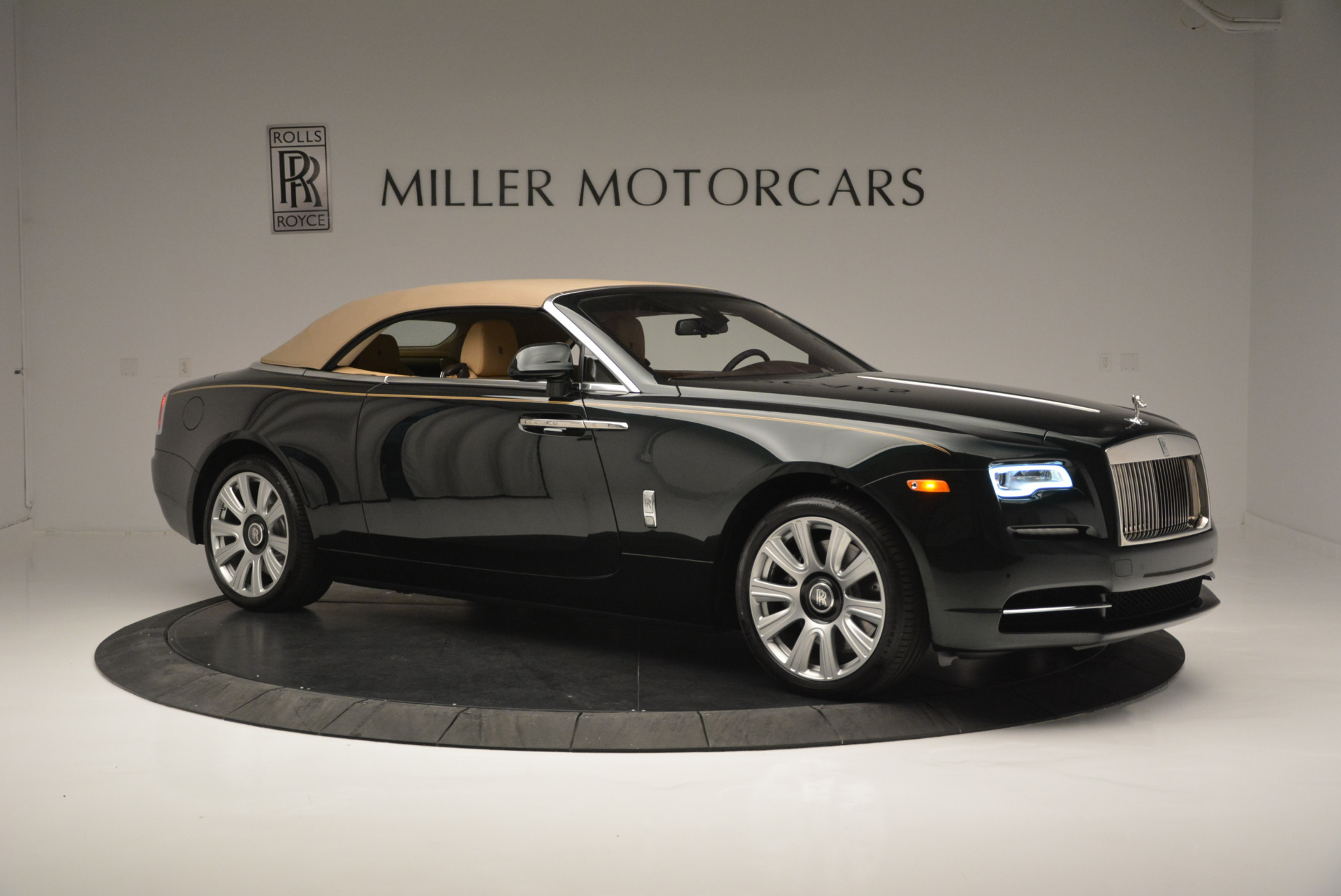 Used-2018-Rolls-Royce-Dawn