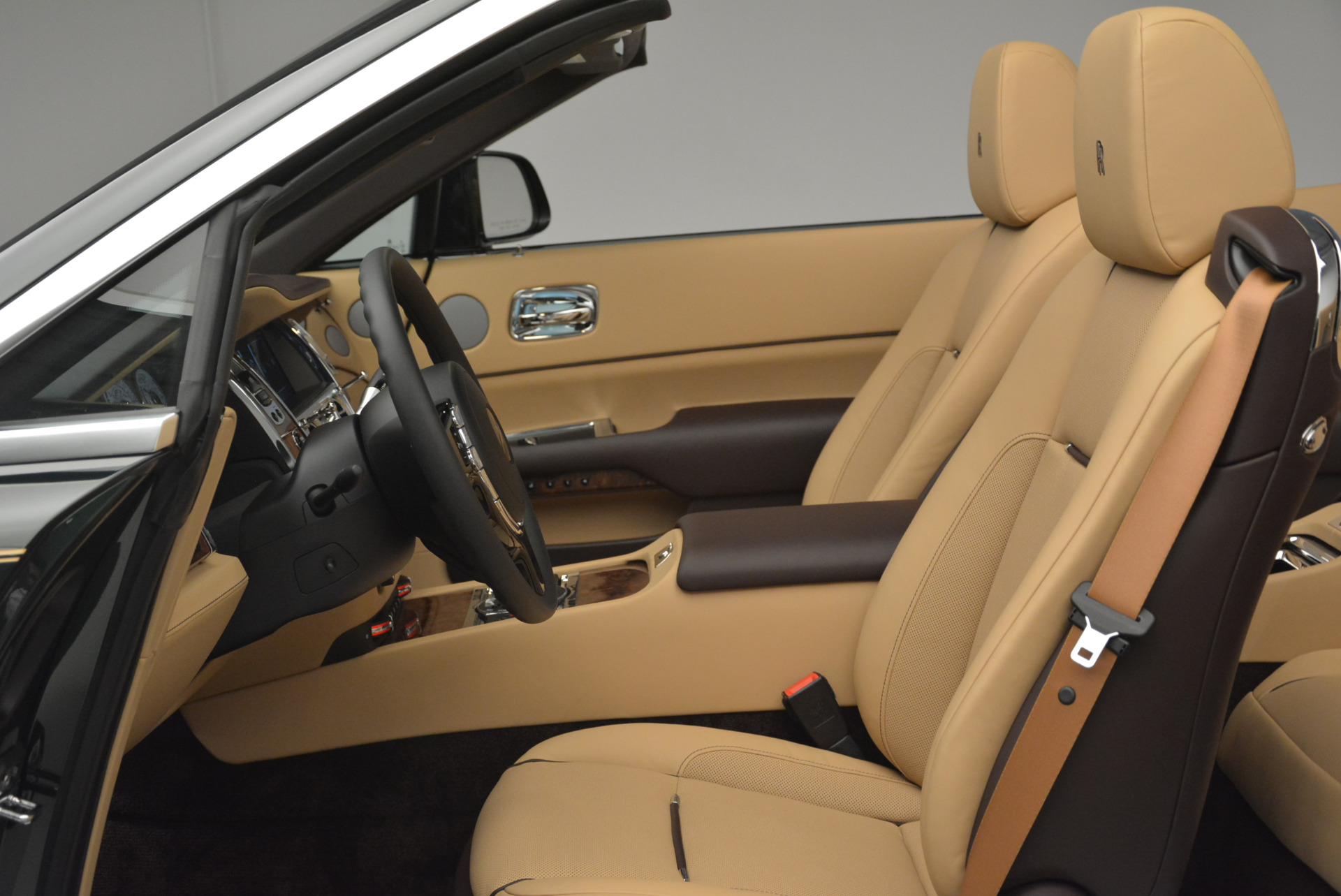 Used-2018-Rolls-Royce-Dawn