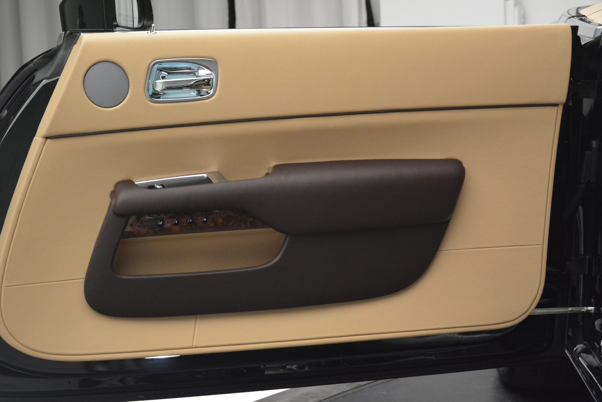 Used-2018-Rolls-Royce-Dawn