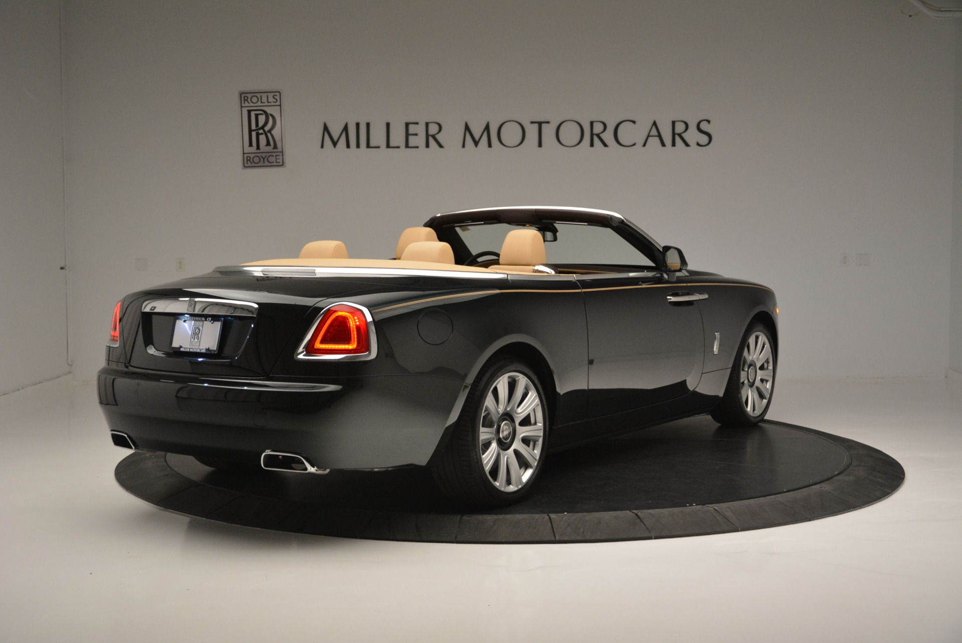 Used-2018-Rolls-Royce-Dawn