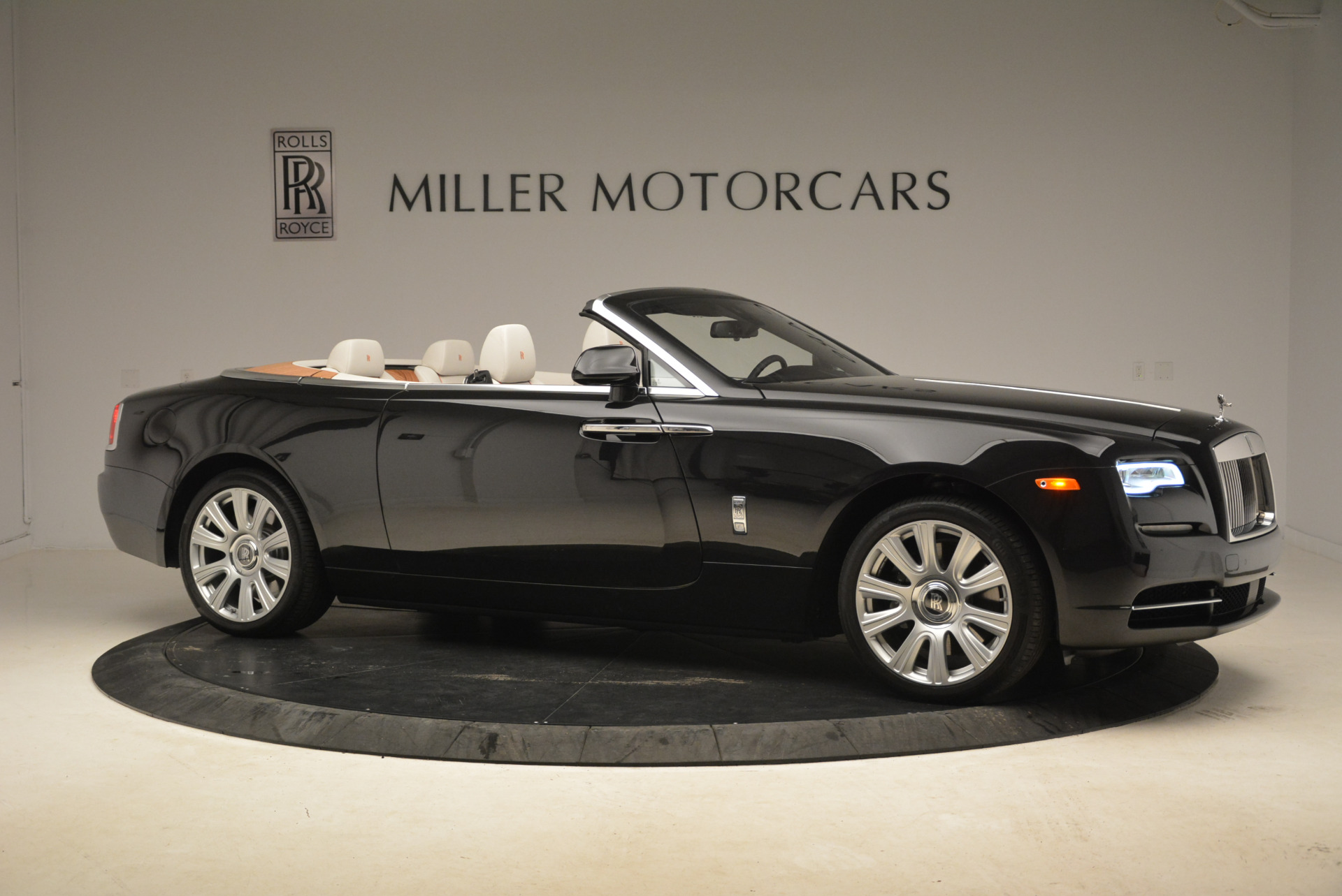 Used-2016-Rolls-Royce-Dawn