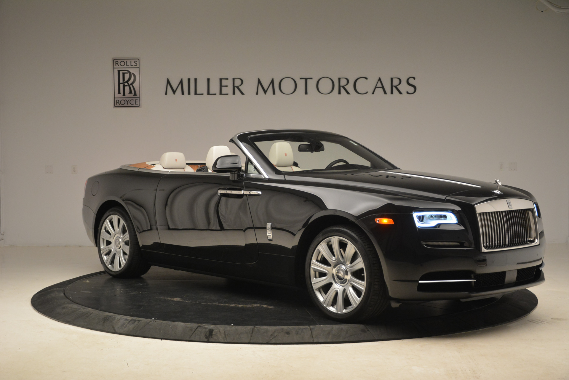 Used-2016-Rolls-Royce-Dawn