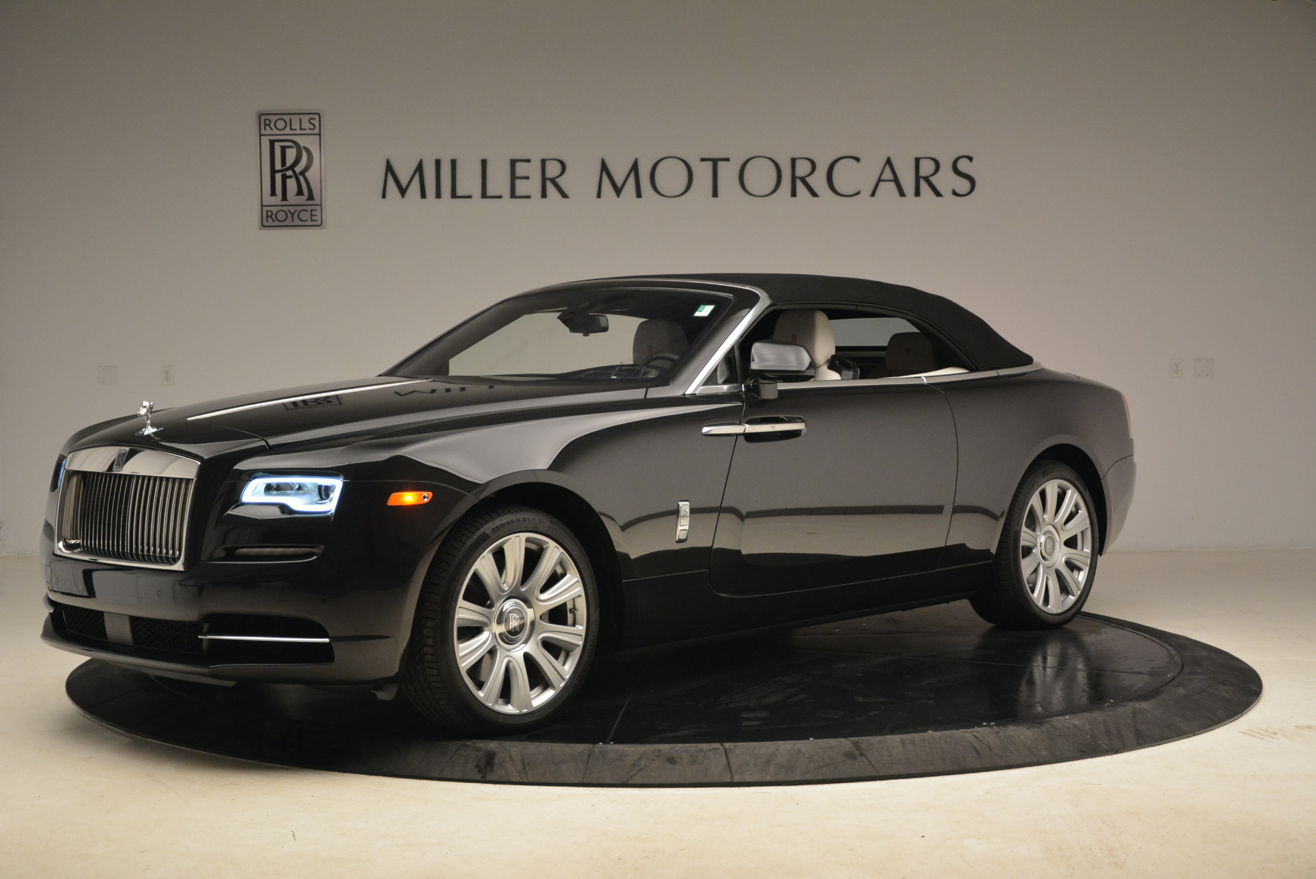 Used-2016-Rolls-Royce-Dawn