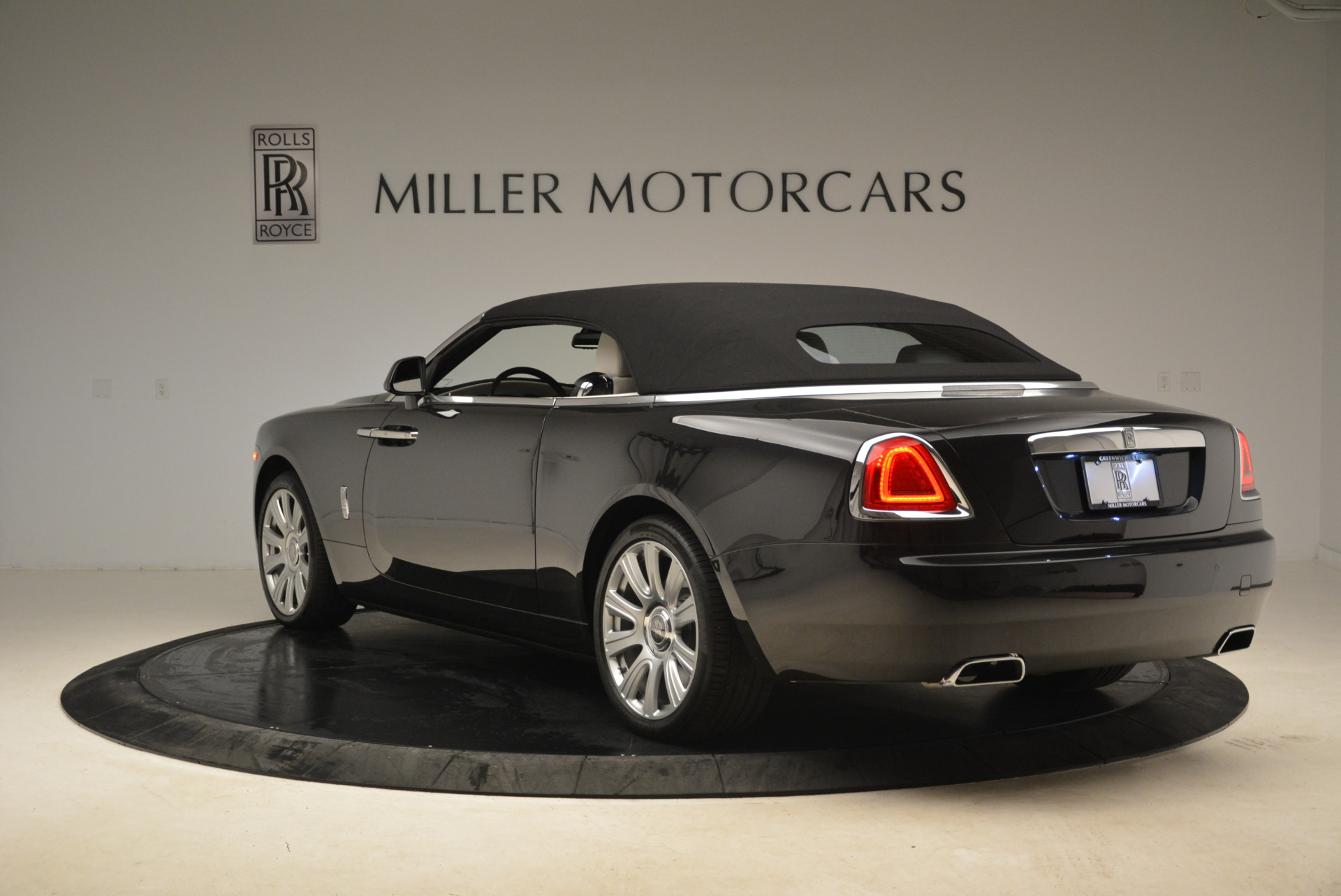 Used-2016-Rolls-Royce-Dawn