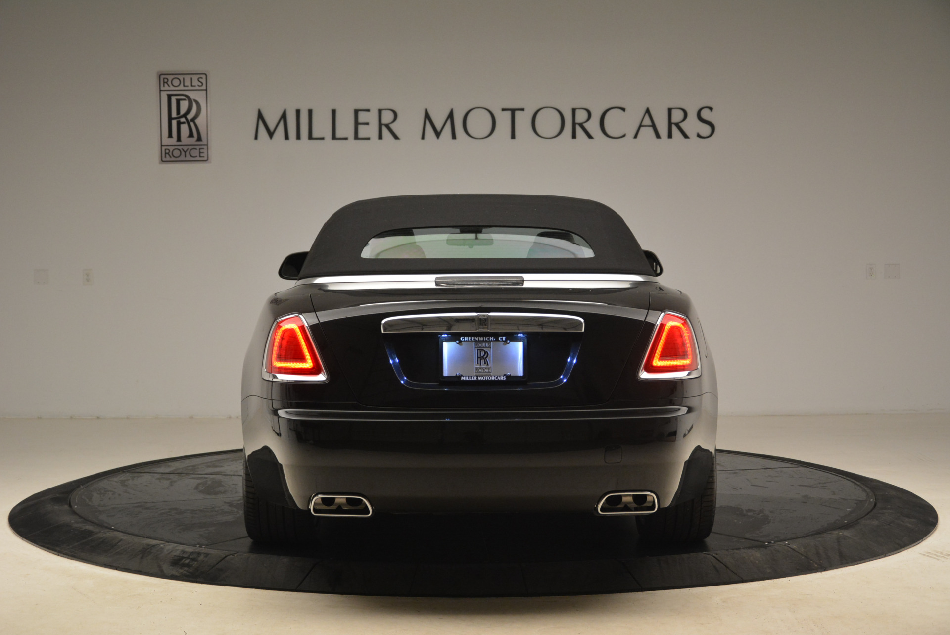 Used-2016-Rolls-Royce-Dawn