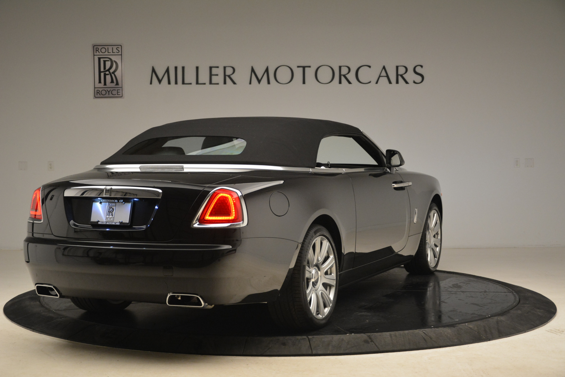 Used-2016-Rolls-Royce-Dawn