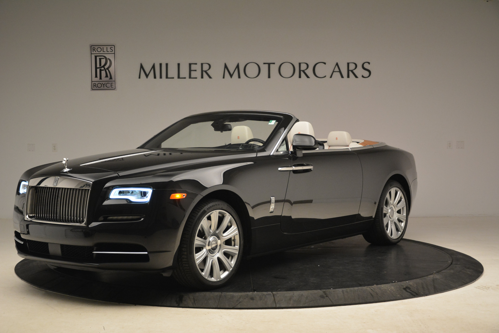 Used-2016-Rolls-Royce-Dawn
