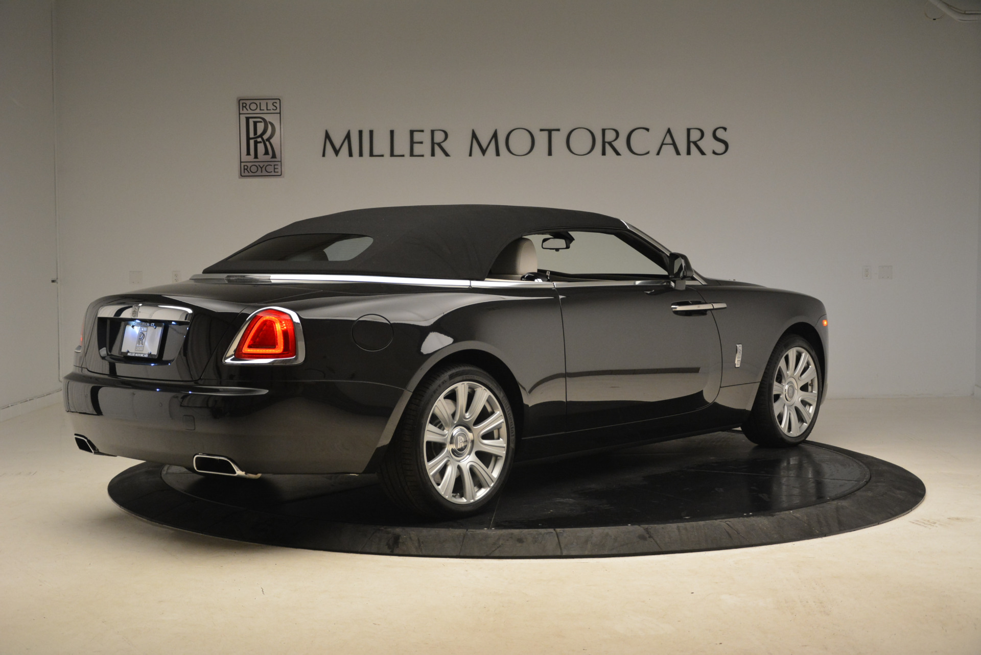 Used-2016-Rolls-Royce-Dawn