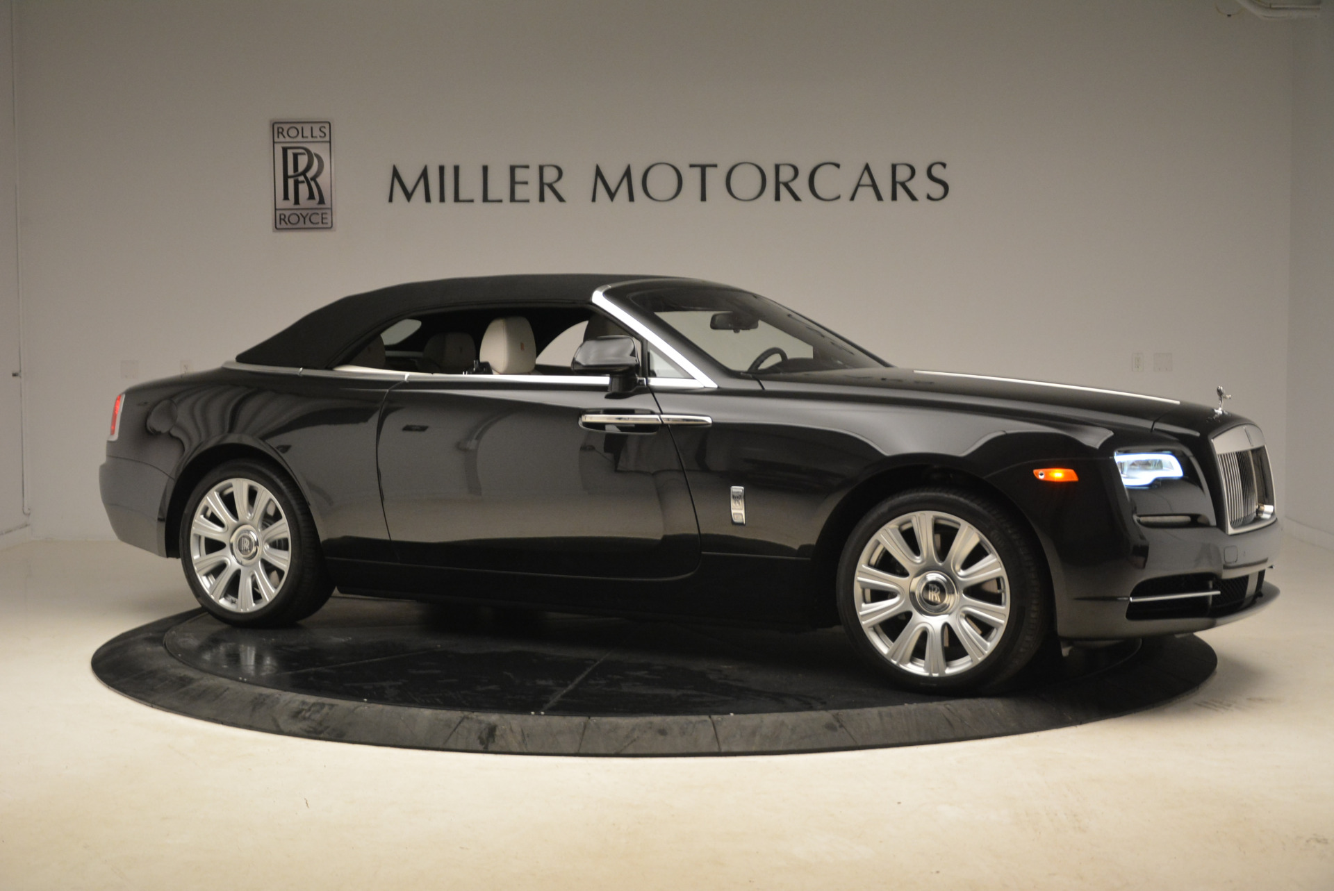 Used-2016-Rolls-Royce-Dawn